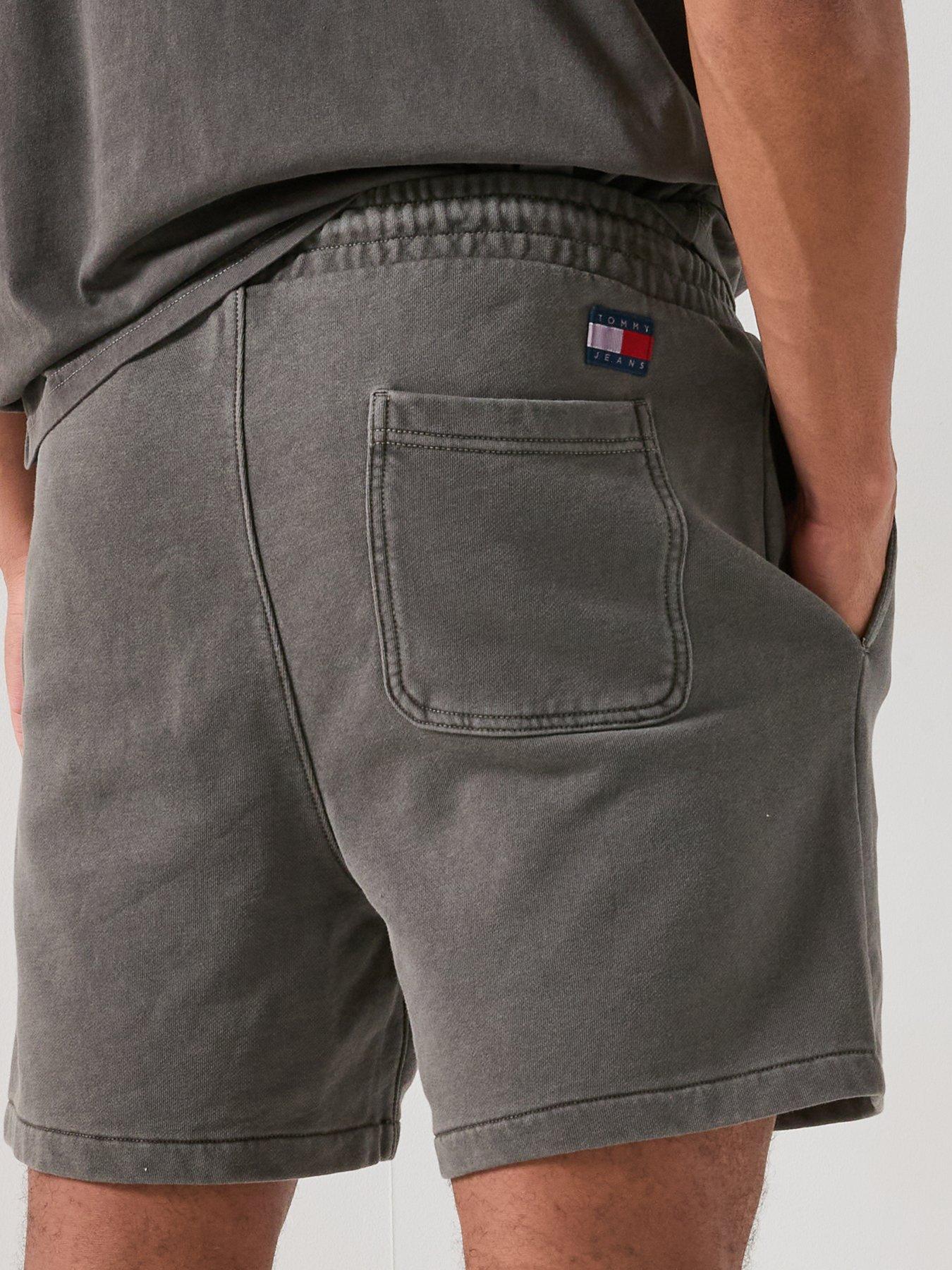 tommy-jeans-washed-classics-beach-sweatshorts-blackoutfit