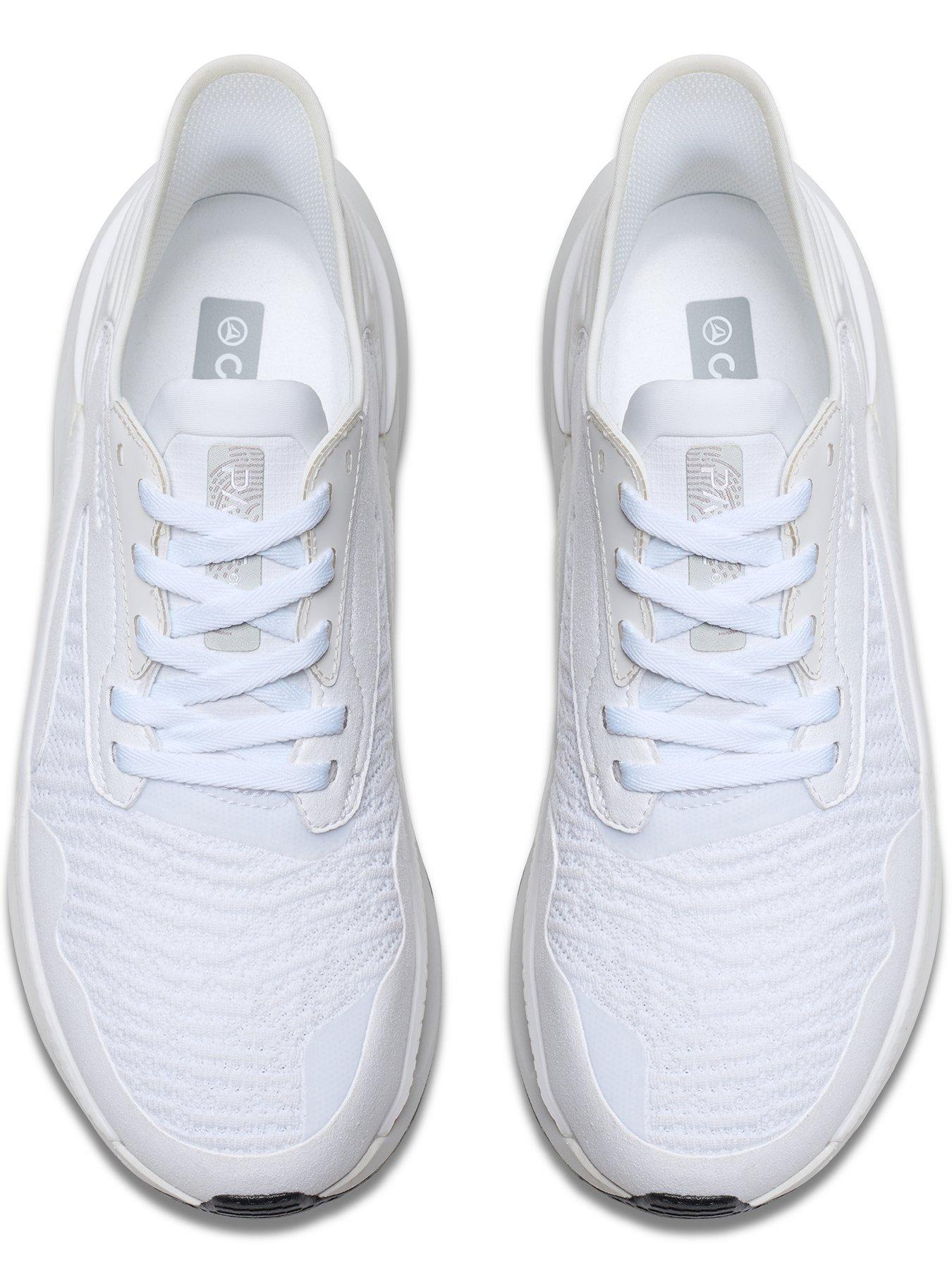 clarks-pace-trainers-whiteoutfit
