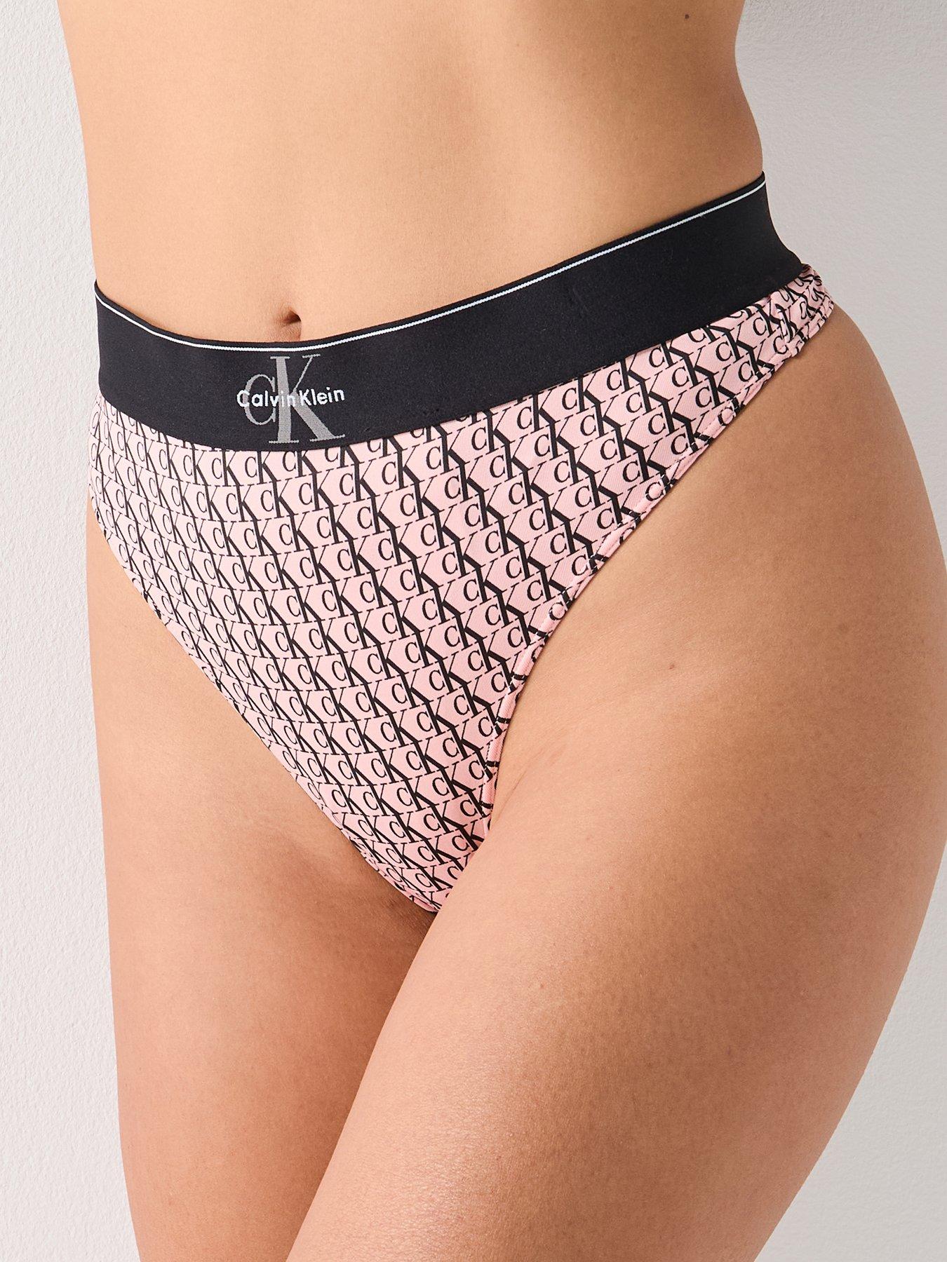 calvin-klein-thong-redwhiteoutfit