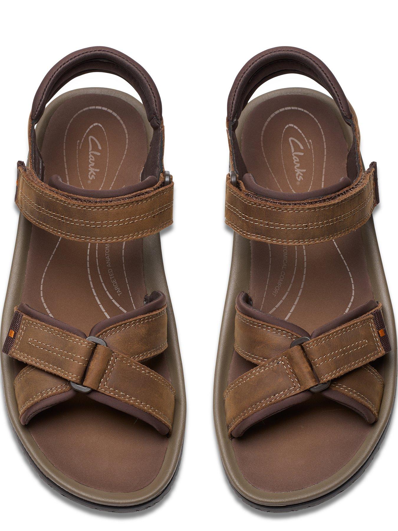 clarks-wesley-shore-sandals-dark-brownoutfit