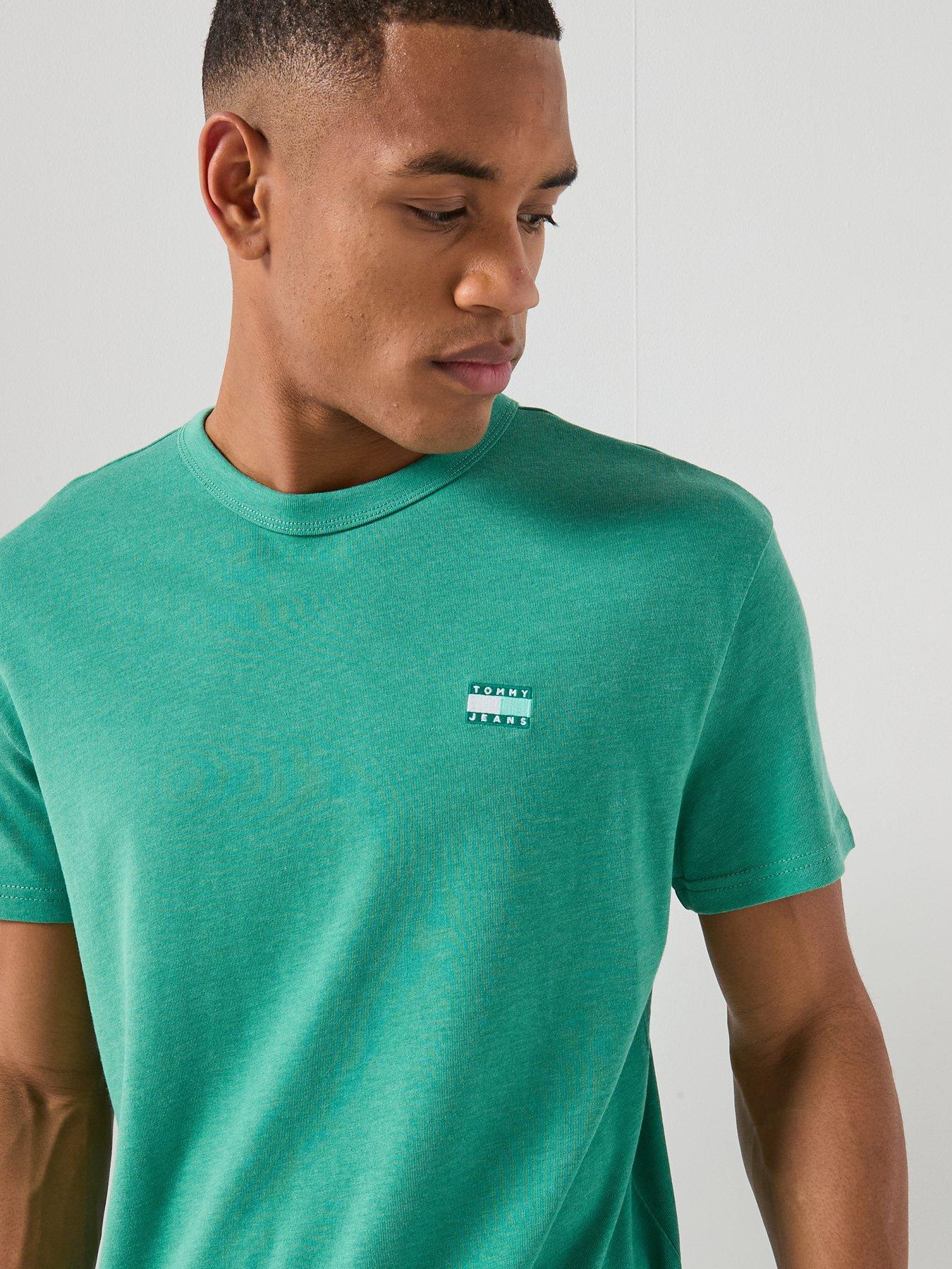 tommy-jeans-regular-fit-badge-t-shirt-greenoutfit