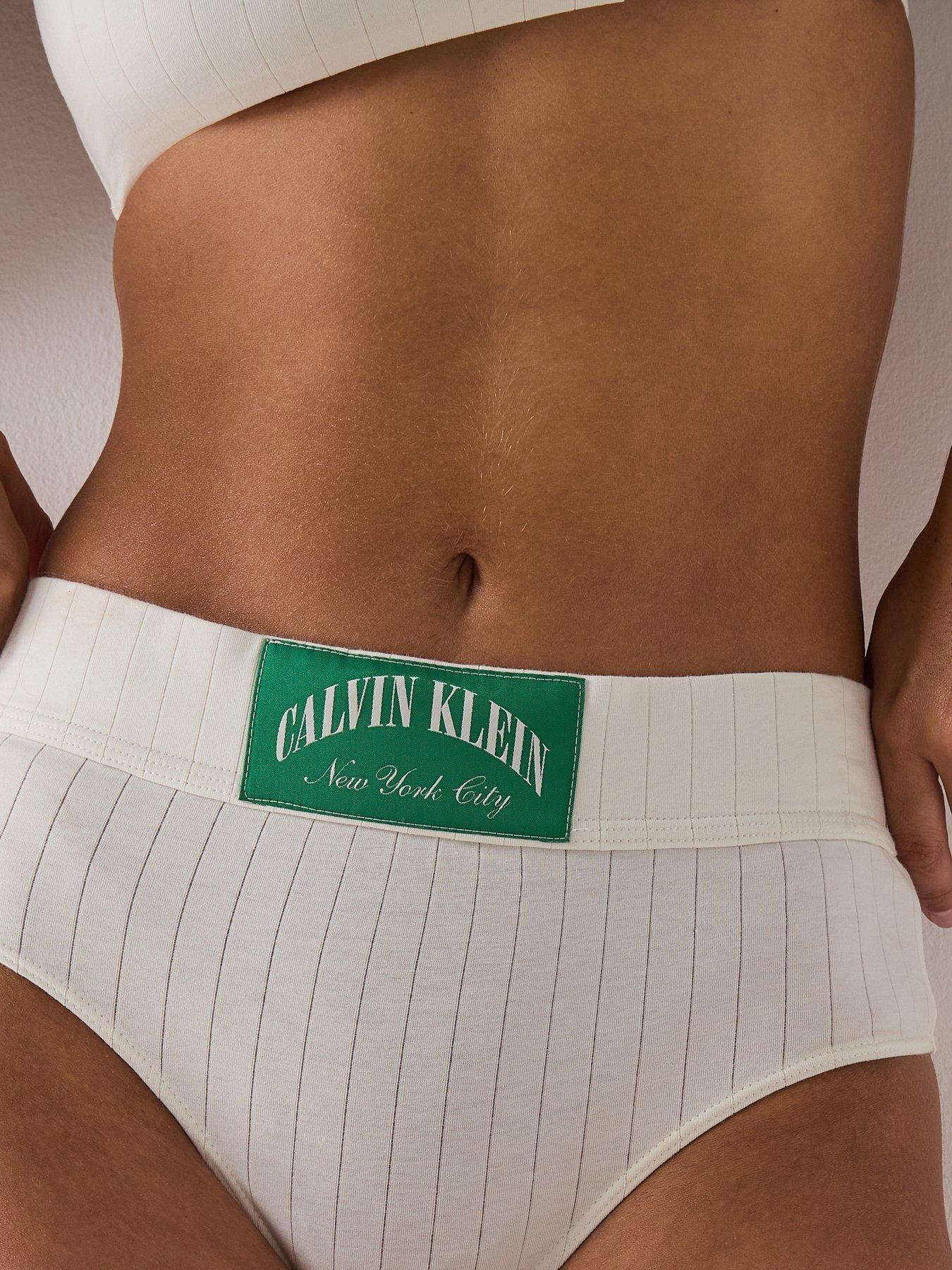 calvin-klein-modern-briefoutfit