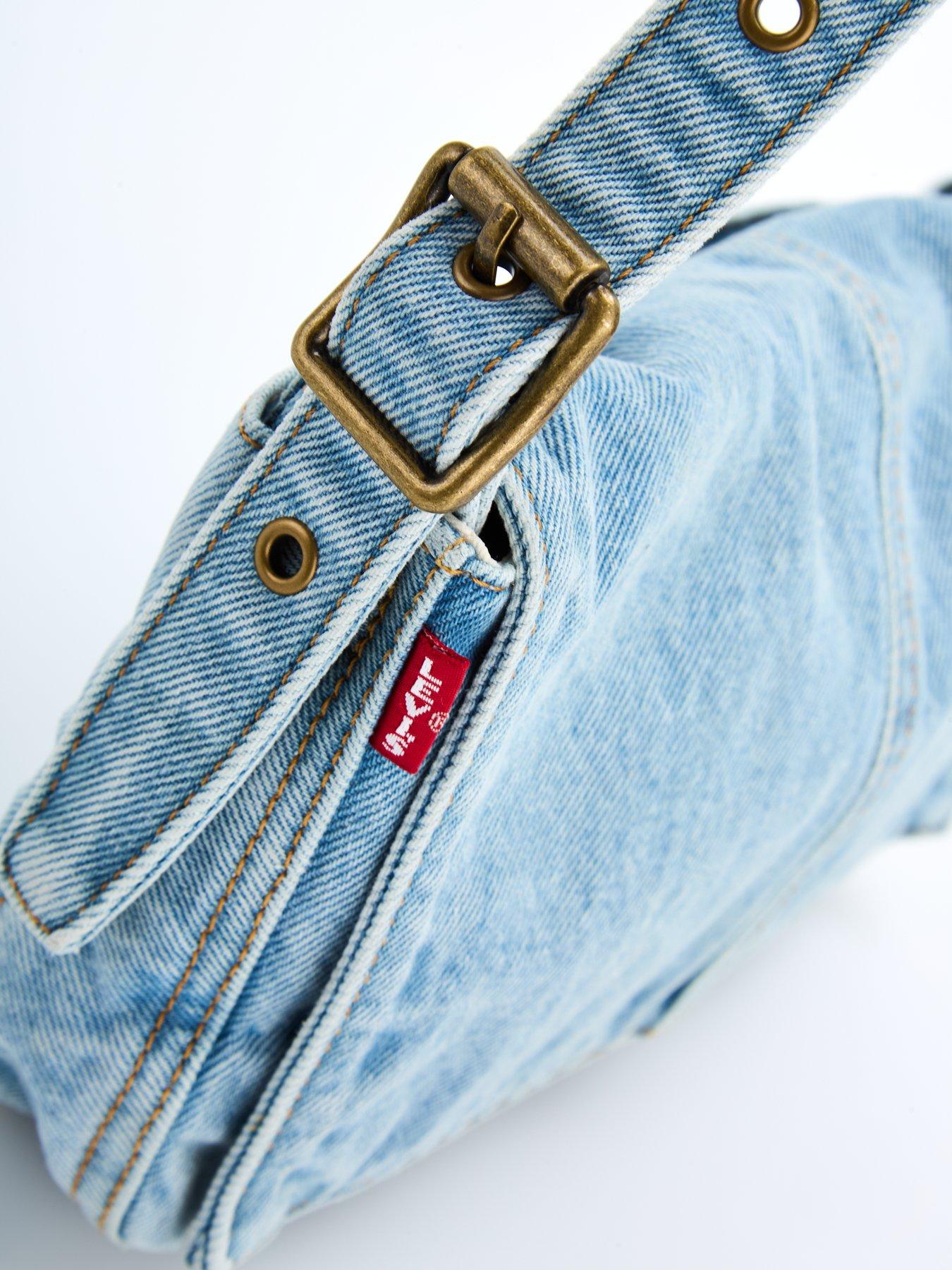 levis-brannan-shoulder-bag-blueoutfit