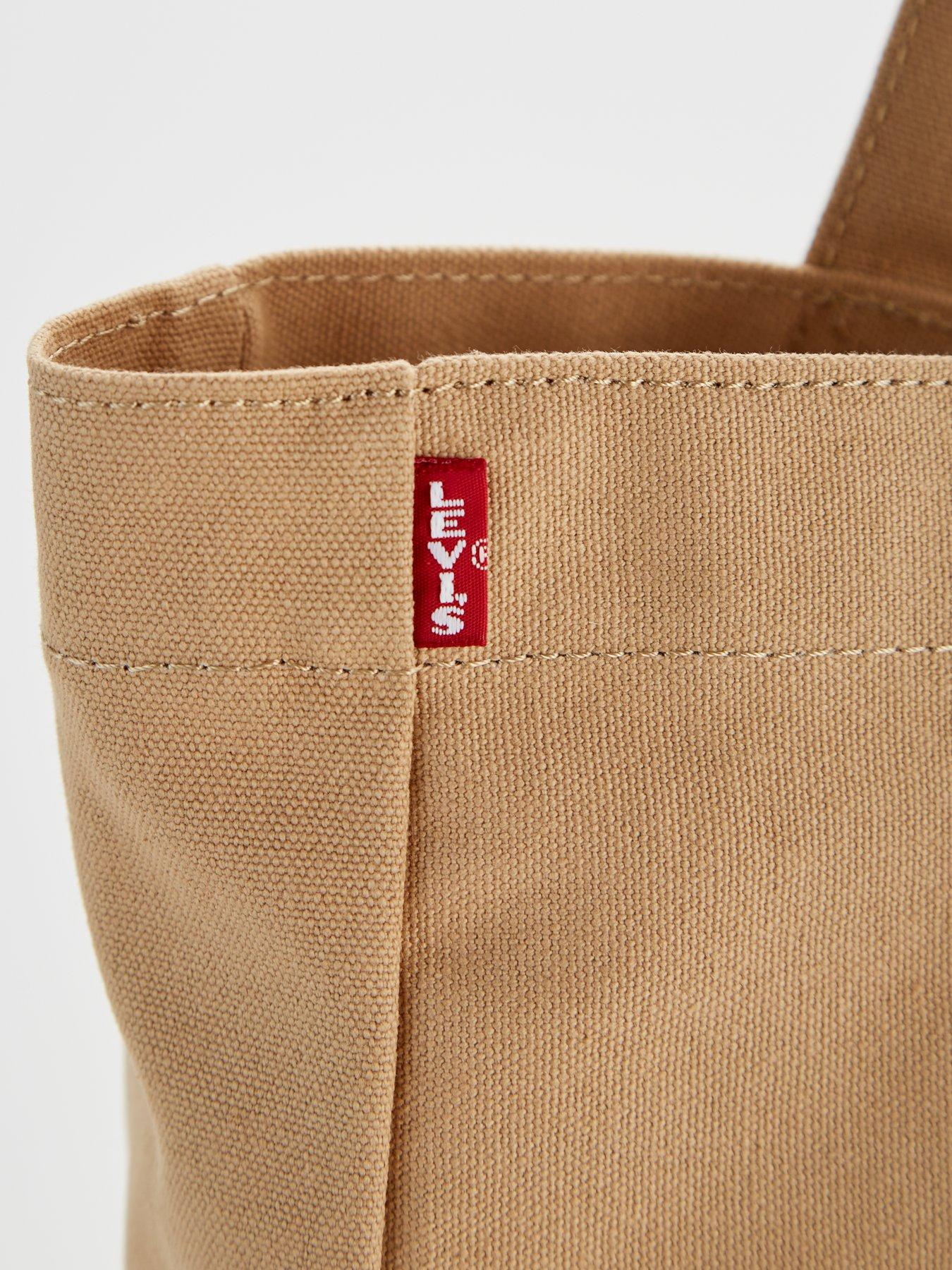 levis-everyday-graphic-totedetail