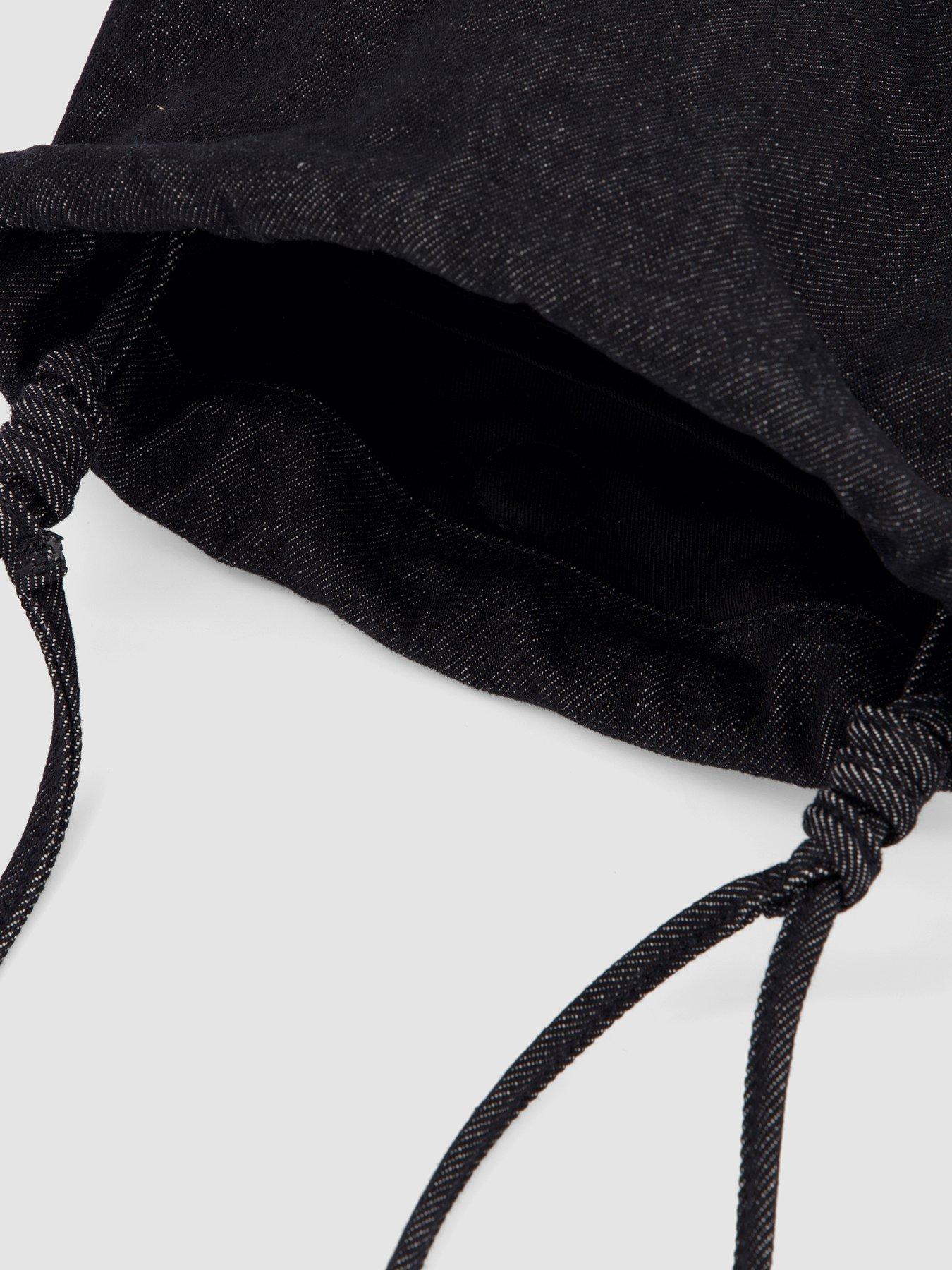 levis-isabelle-crossbodydetail