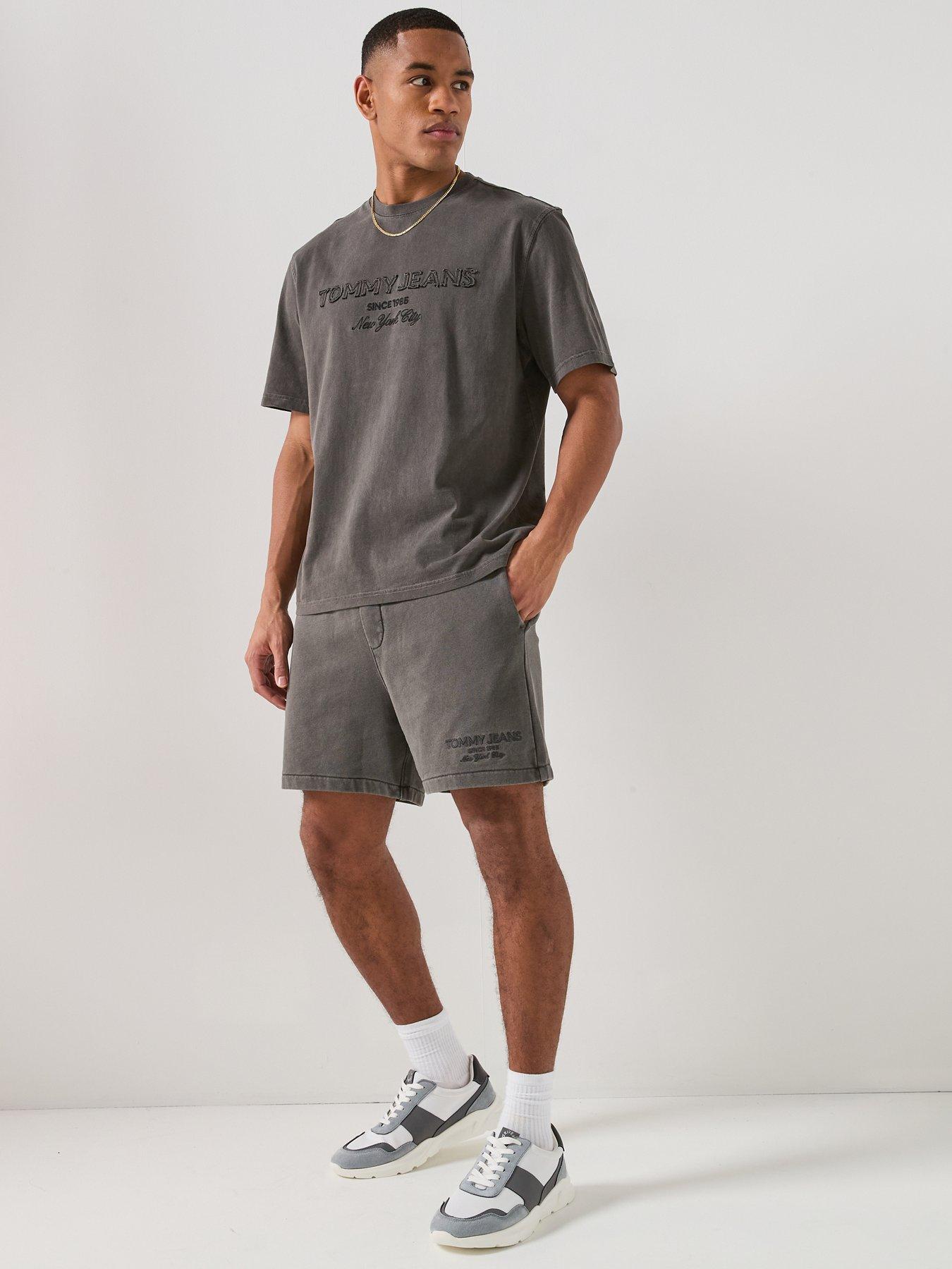 tommy-jeans-90s-new-classics-t-shirt-blackoutfit