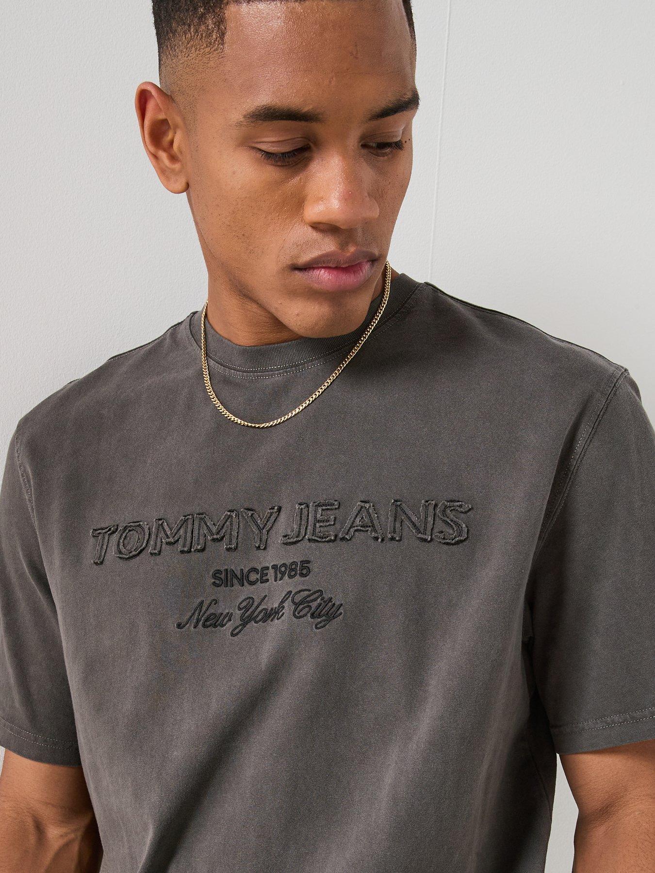 tommy-jeans-90s-new-classics-t-shirt-blackdetail