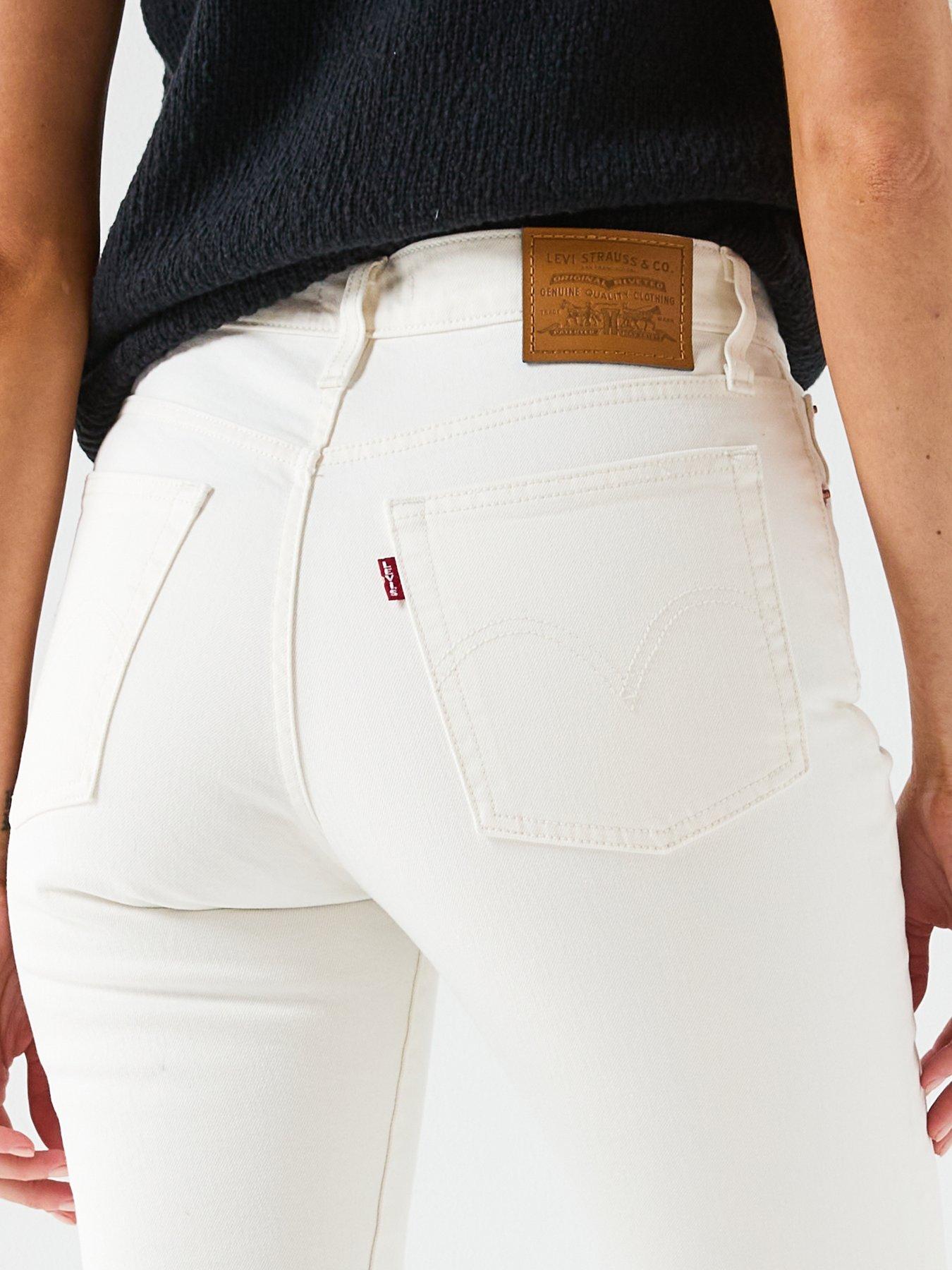 levis-wedgie-slim-whiteoutfit