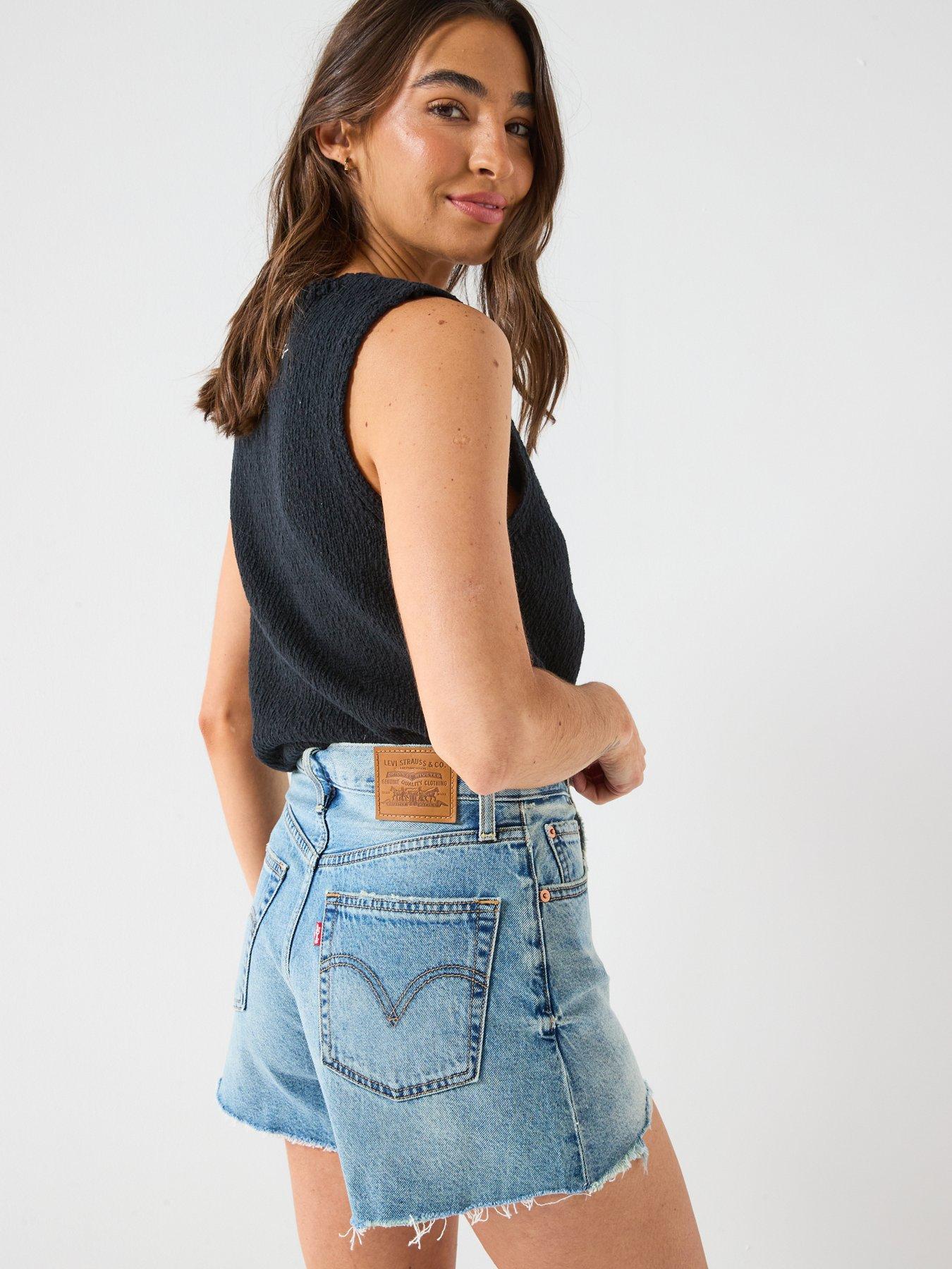 levis-ribcage-short-zip-blueoutfit