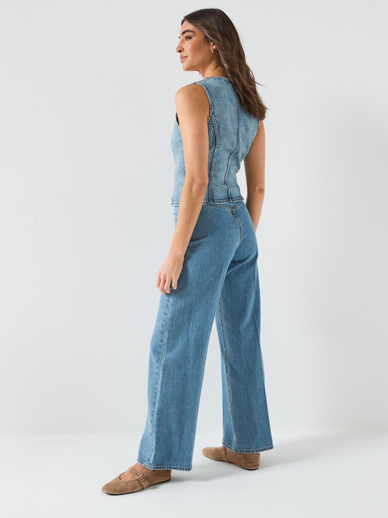 levis-sculpted-top-bluedetail