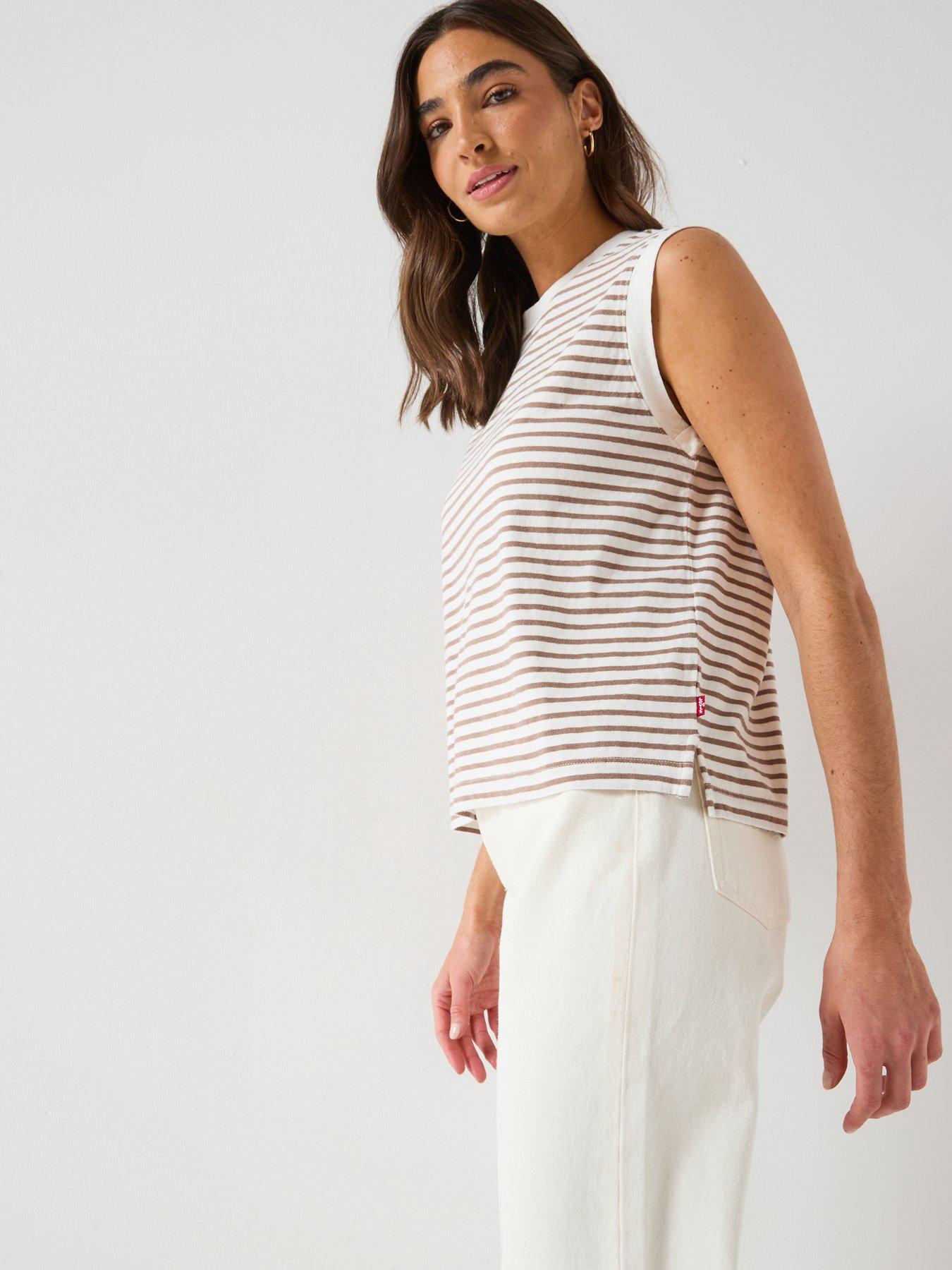 levis-boxy-tank-beigeoutfit