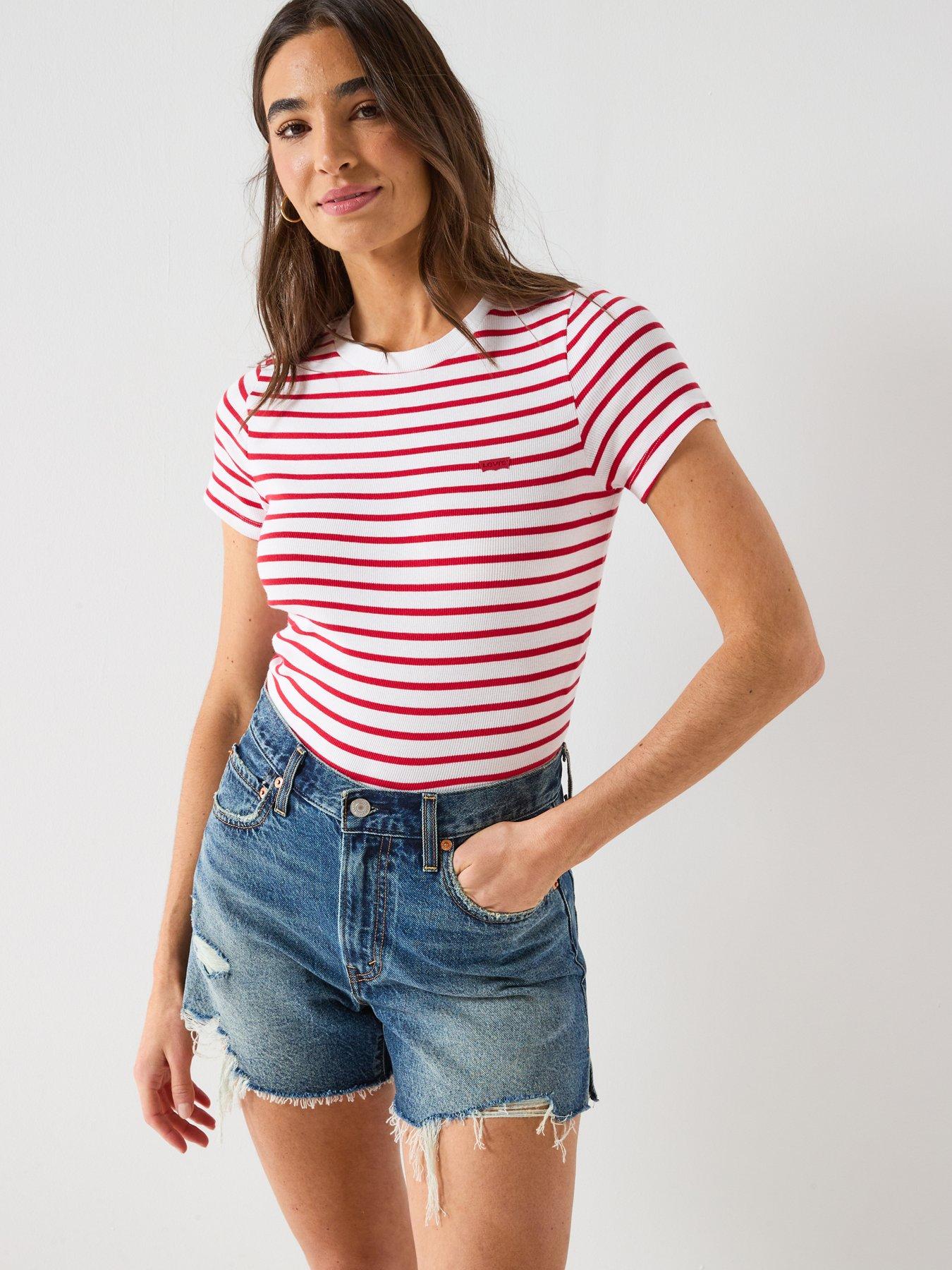 levis-essential-sporty-teeoutfit