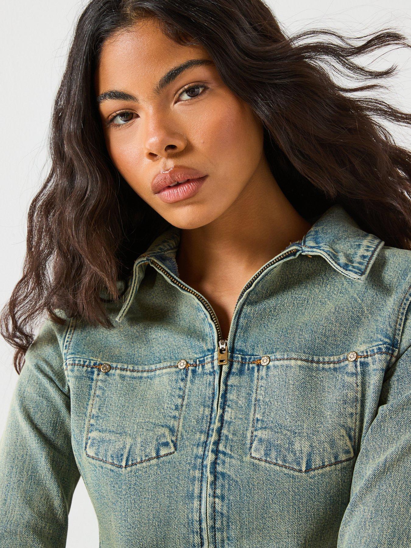 levis-y2k-stretch-fitted-trucker-denim-cropped-jacket-bluedetail