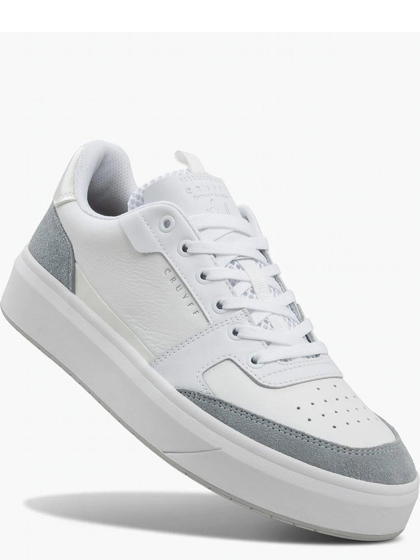 cruyff-endorsed-pro-trainers-whiteoutfit