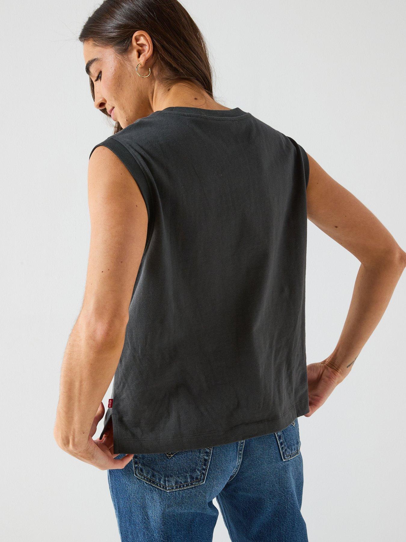 levis-gr-boxy-tankstillFront