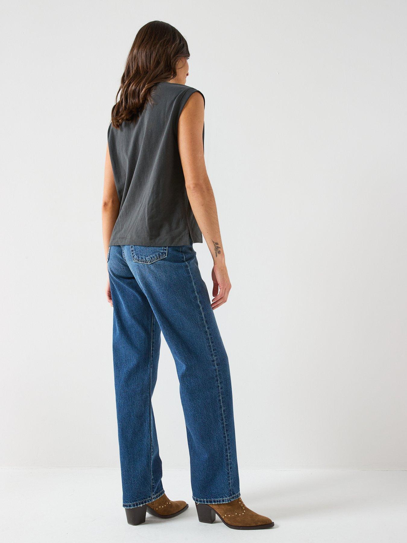 Image 6 of 6 of Levi's Boxy Tank Top - Black