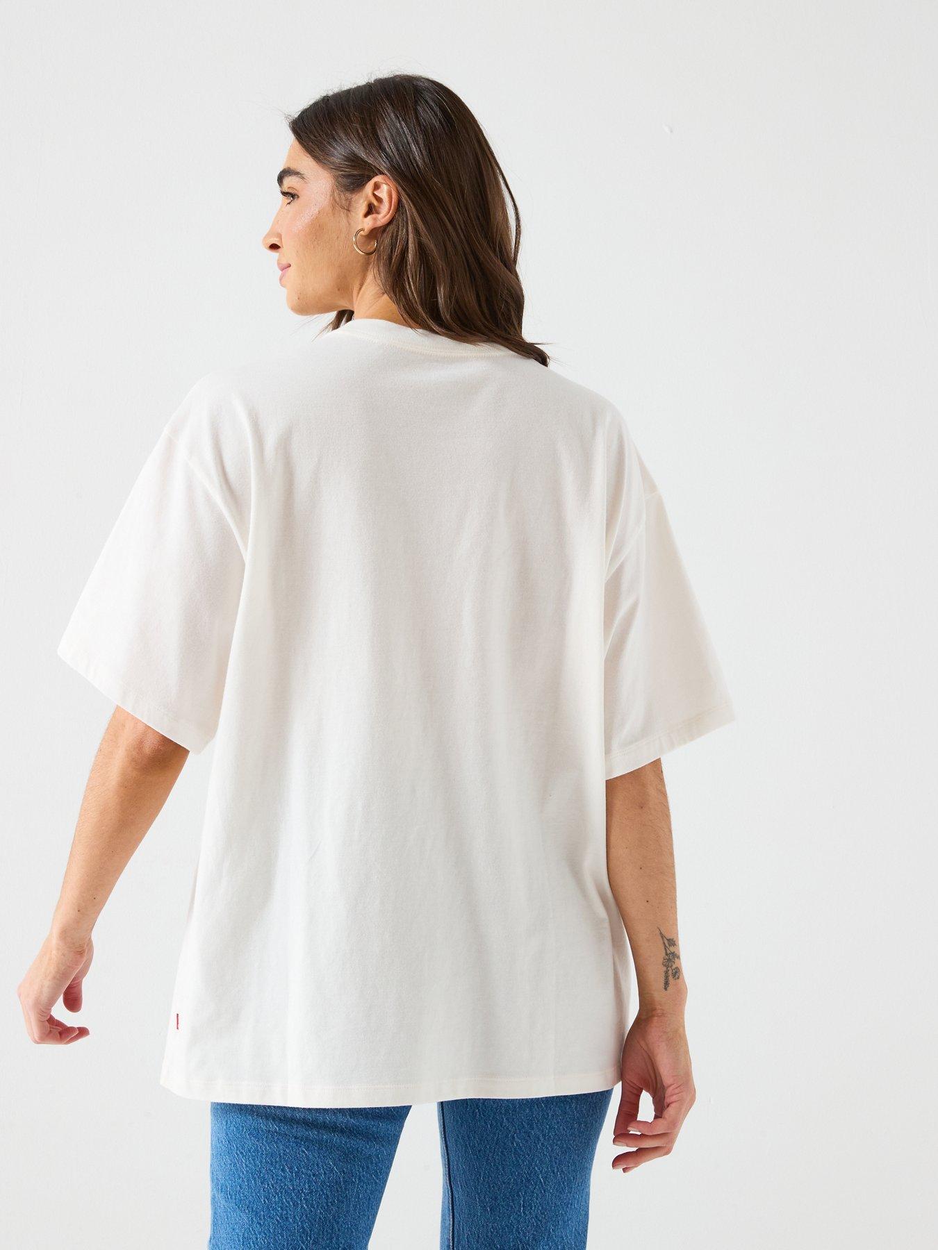 levis-graphic-short-stack-tee-whiteoutfit