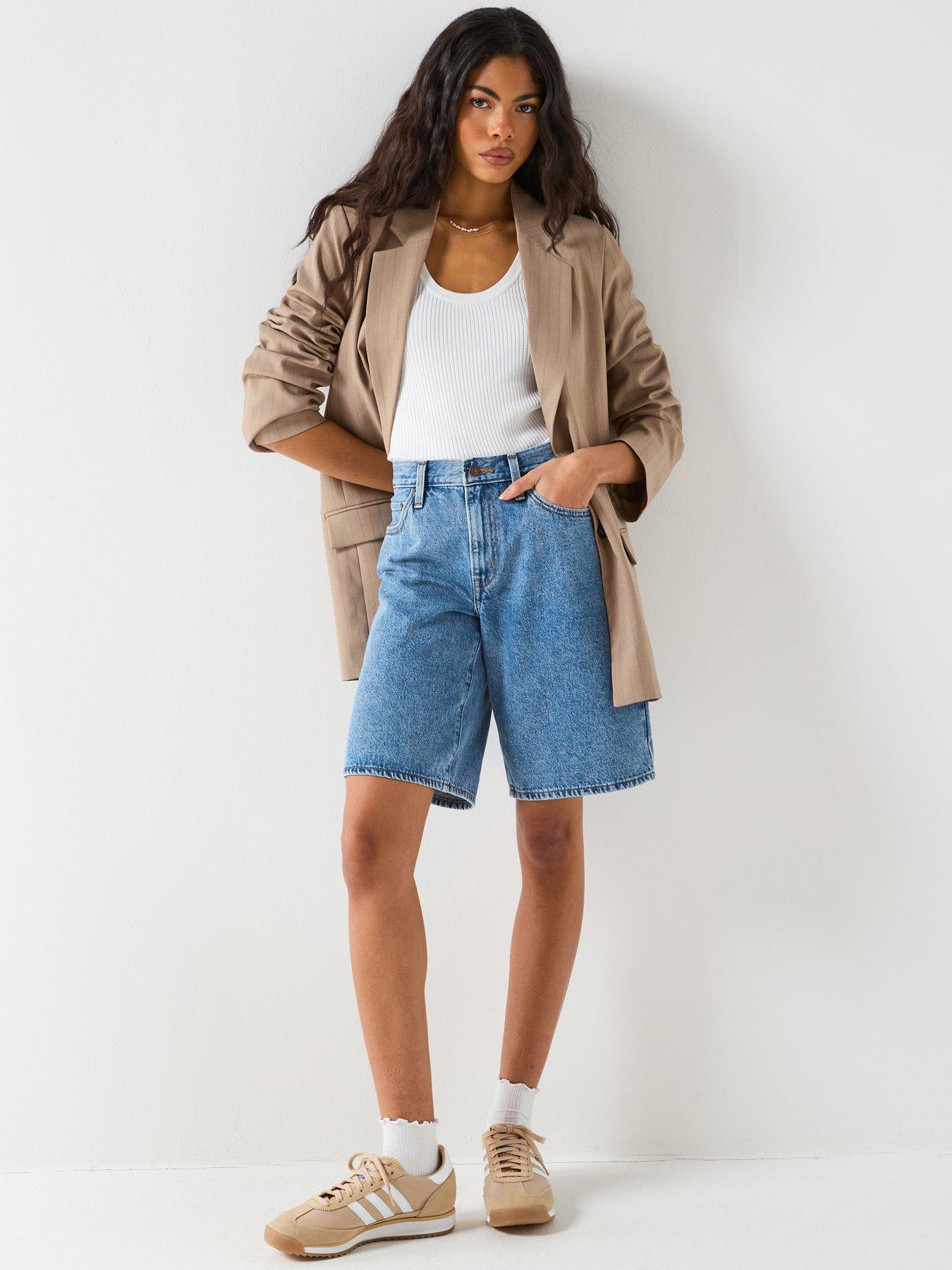 Image 3 of 6 of Levi's Middy Jort - Blue