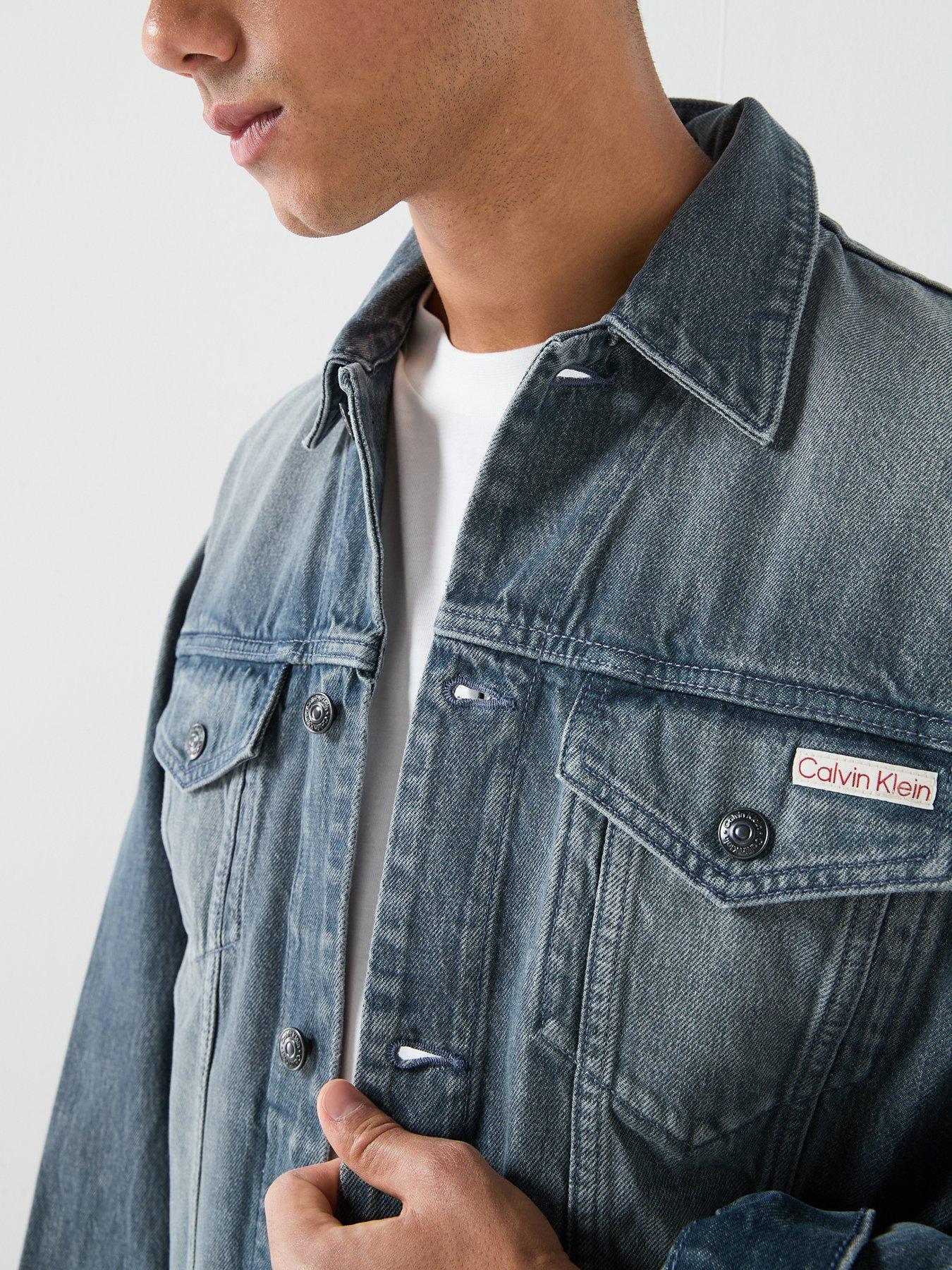calvin-klein-jeans-90s-ash-stone-trucker-jacket-ash-stone-blueoutfit
