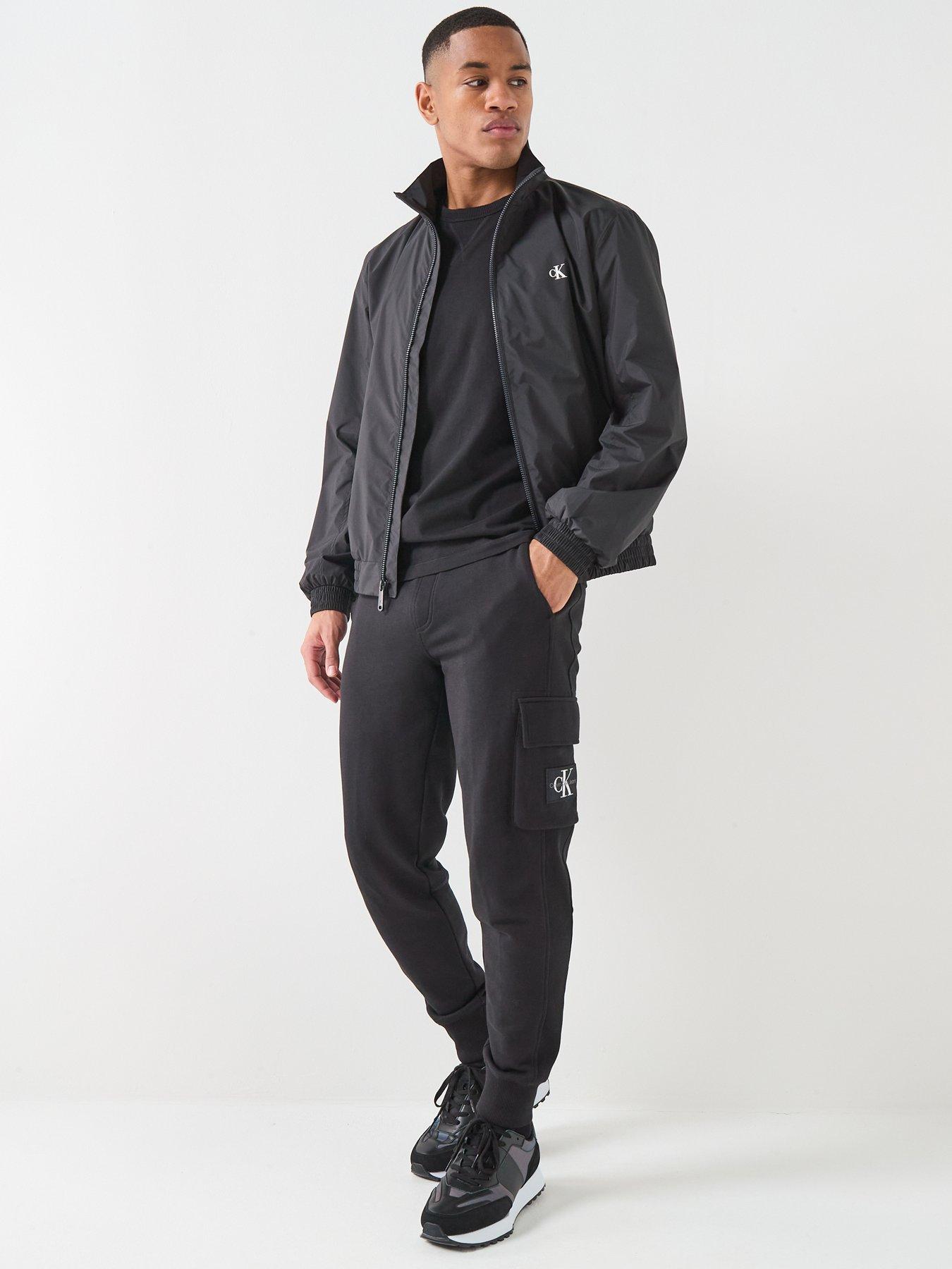calvin-klein-jeans-badge-cargo-joggers-blackback
