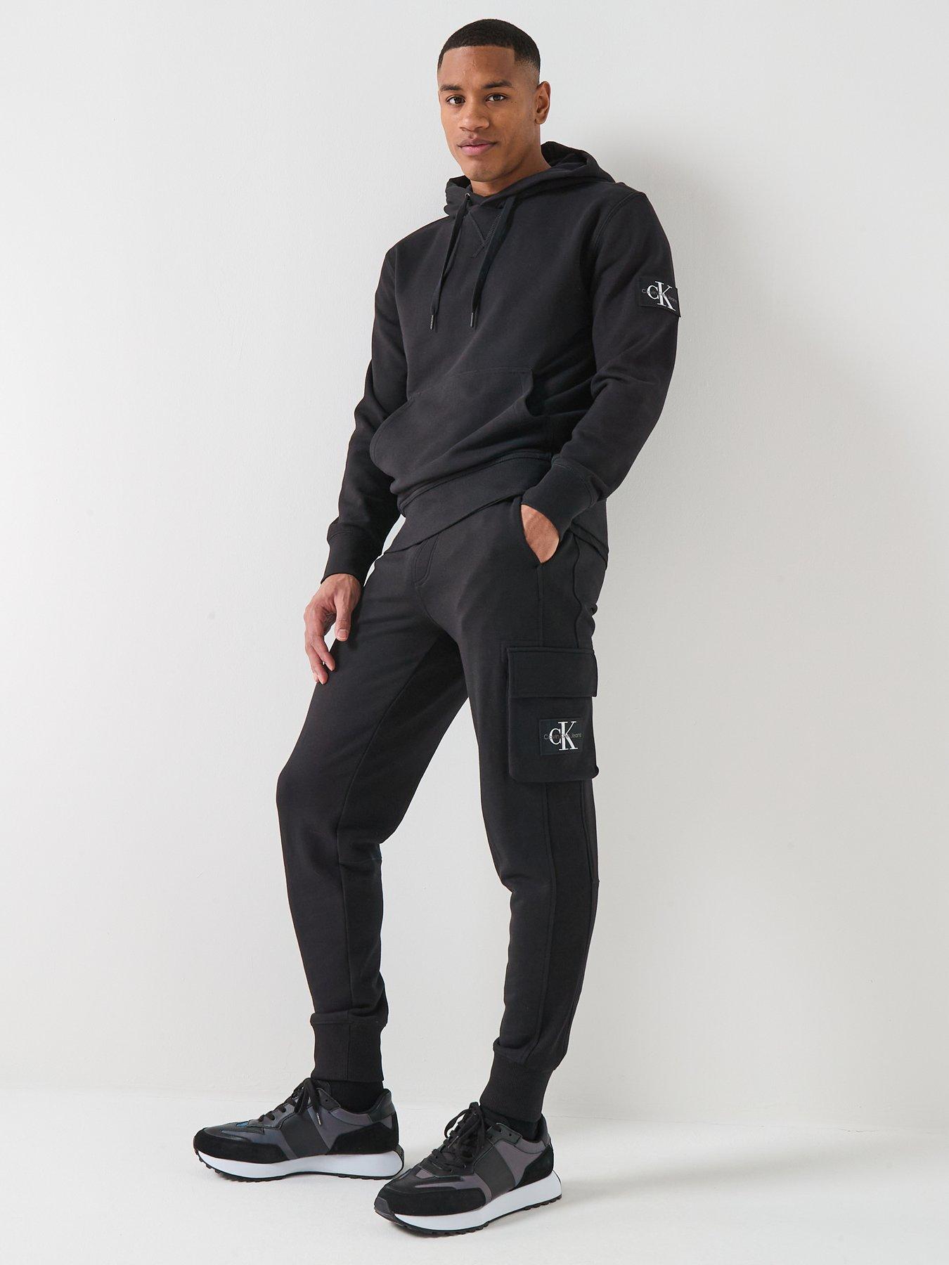 calvin-klein-jeans-badge-cargo-joggers-blackdetail