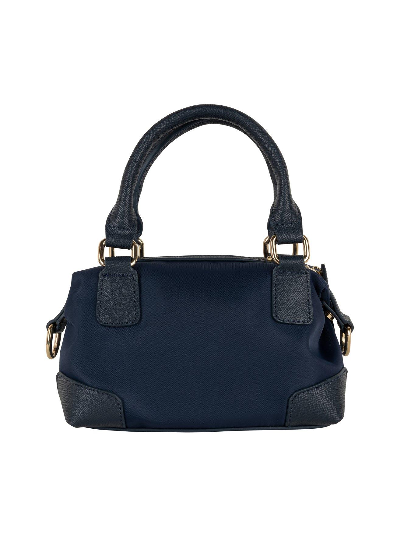 valentino-jenny-re-bucket-bag-blueoutfit