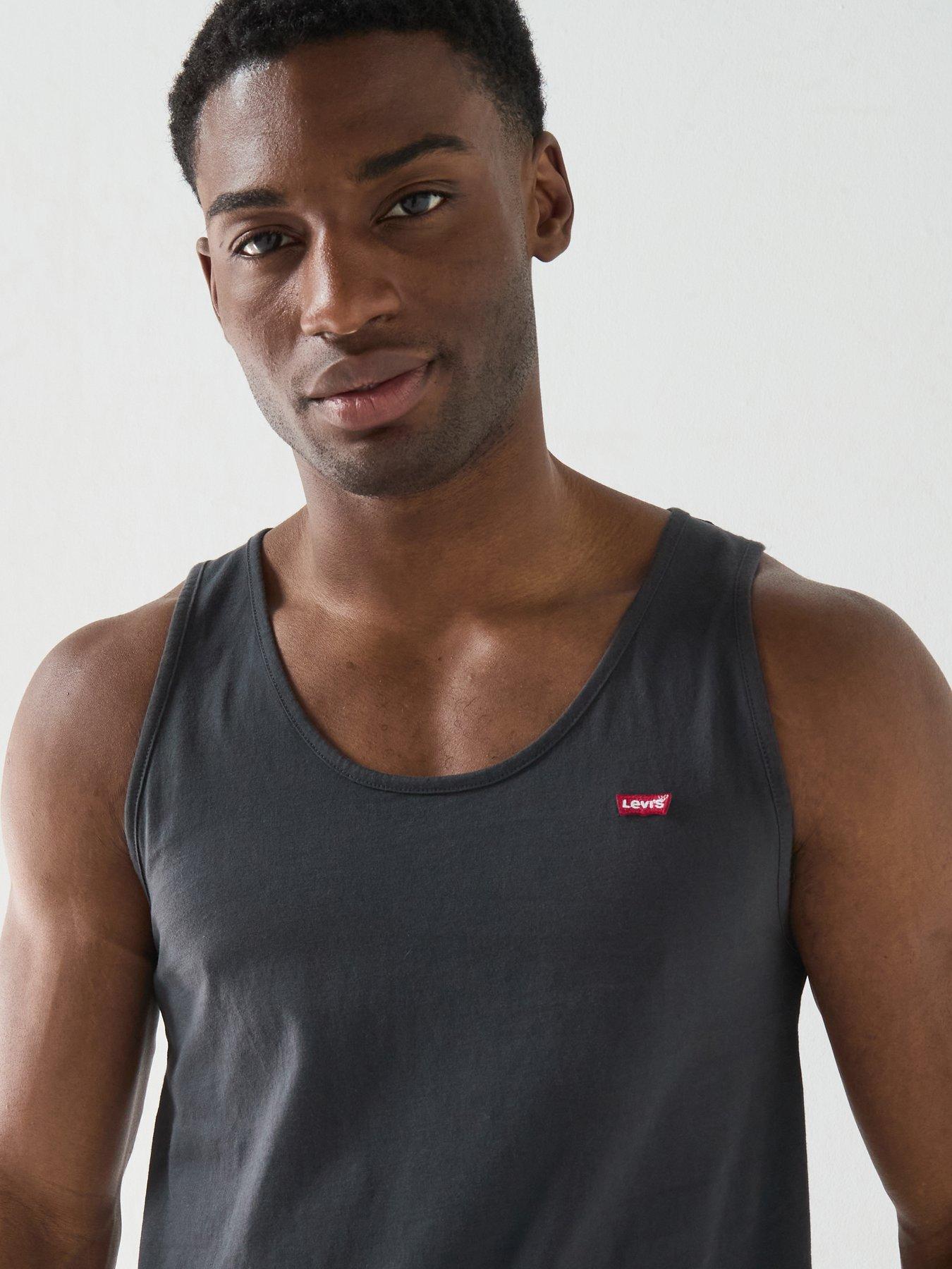 levis-housemark-vest-blackoutfit