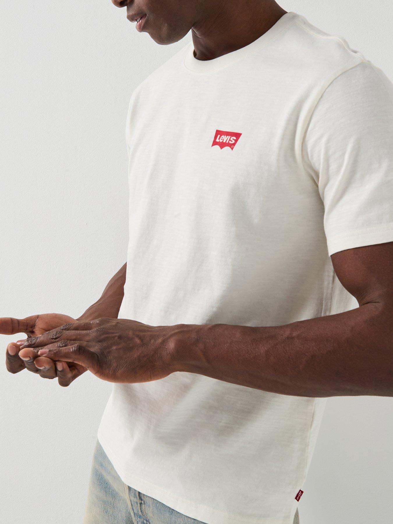 levis-lasso-back-graphic-relaxed-fit-t-shirt-whiteoutfit