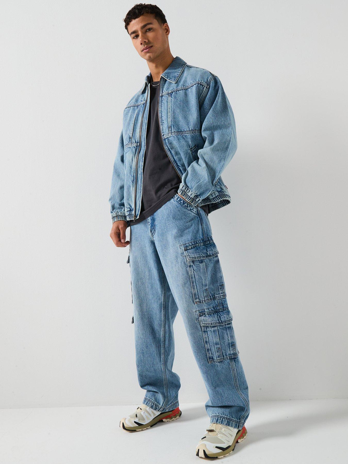 Image 3 of 6 of Levi's Levi's Serving Up Classics Back Graphic Relaxed Fit T-shirt