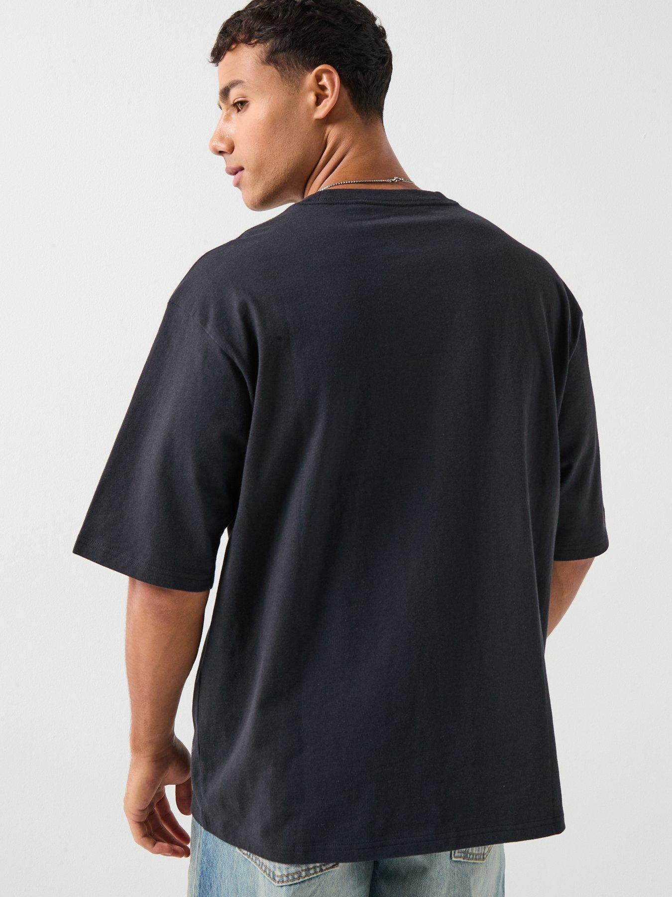 Image 2 of 6 of Levi's Pocket Loose Fit T-Shirt - Black