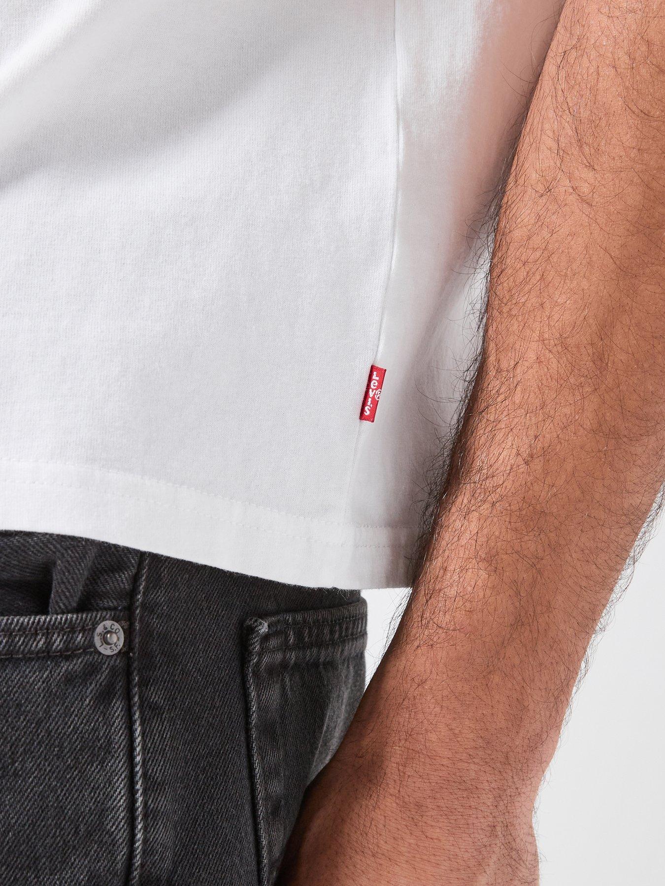 levis-boxy-short-sleeve-t-shirt-whiteoutfit