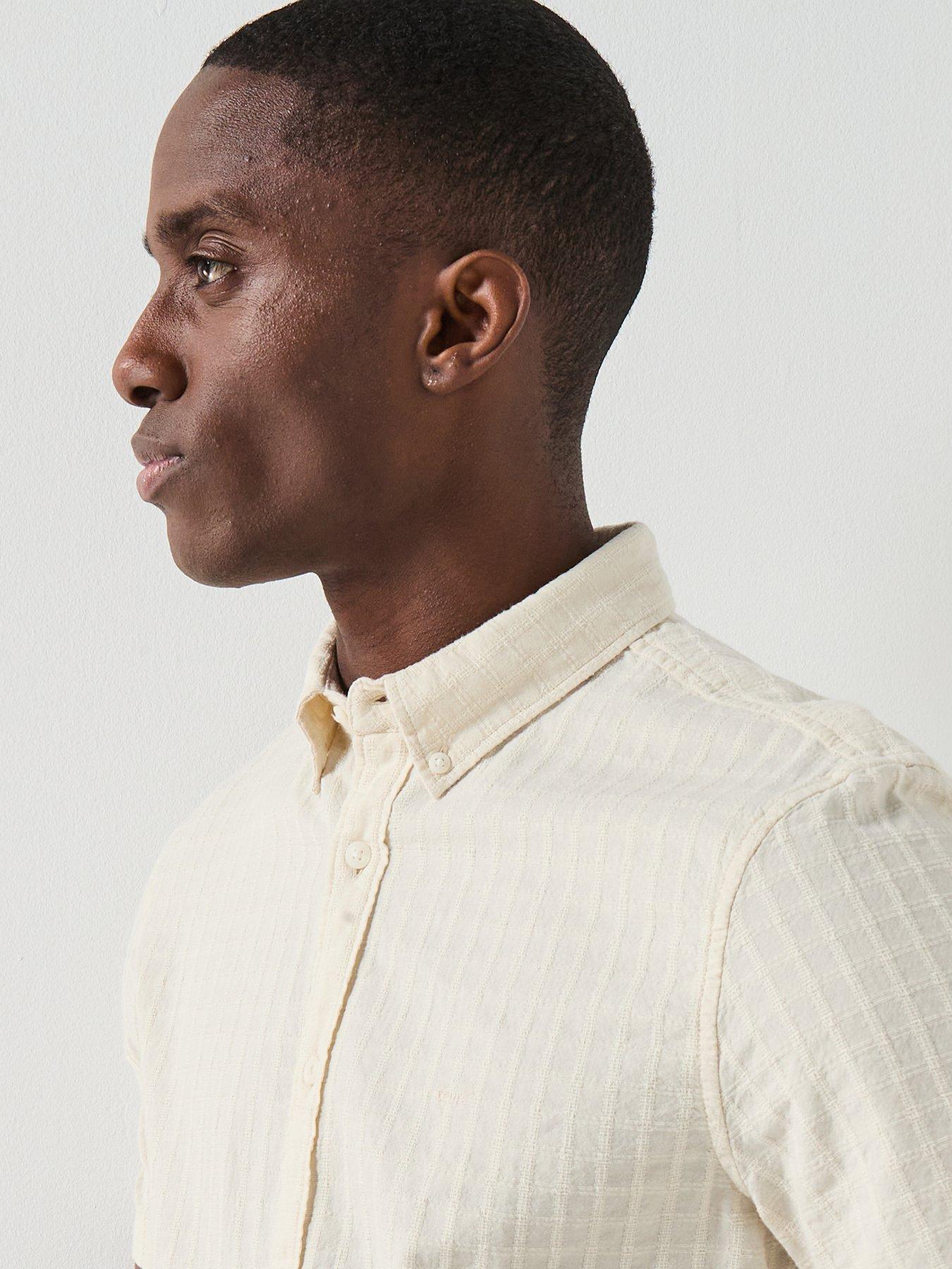 levis-authentic-textured-short-sleeve-shirt-beigeoutfit
