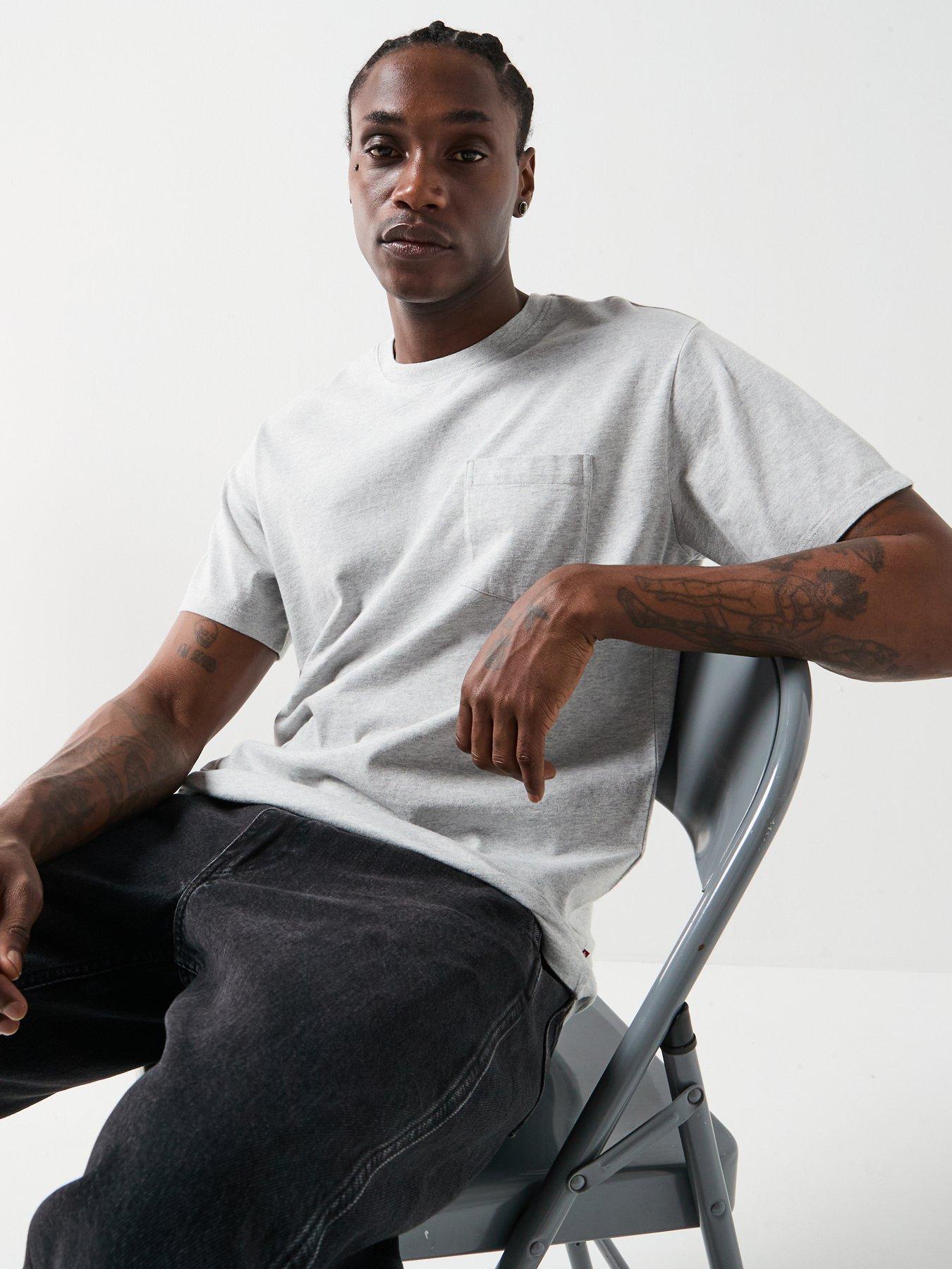 Image 4 of 6 of Levi's Pocket Heavyweight Relaxed Fit T-Shirt - Grey