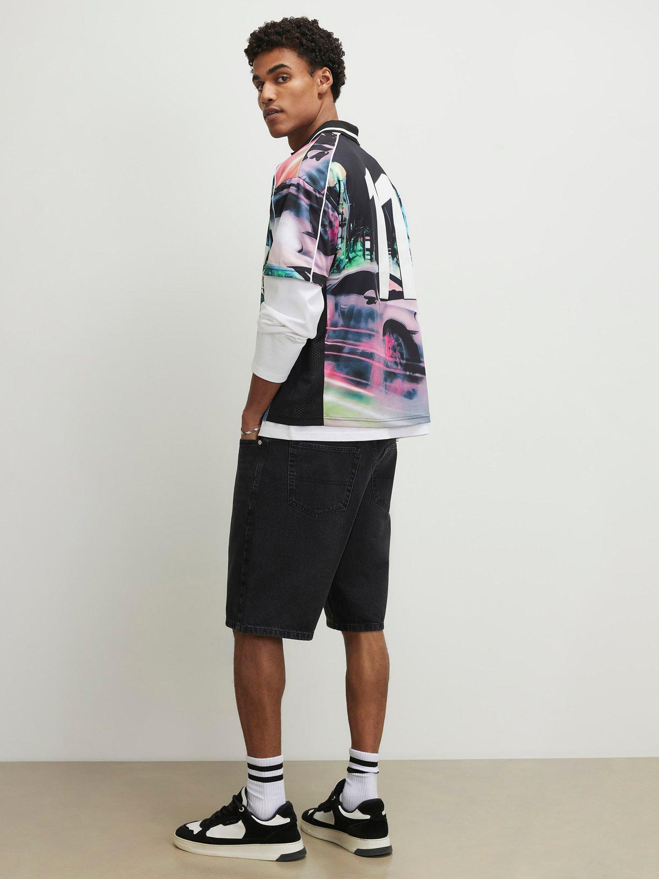 Image 2 of 4 of River Island Bridges Regular Shorts - Black