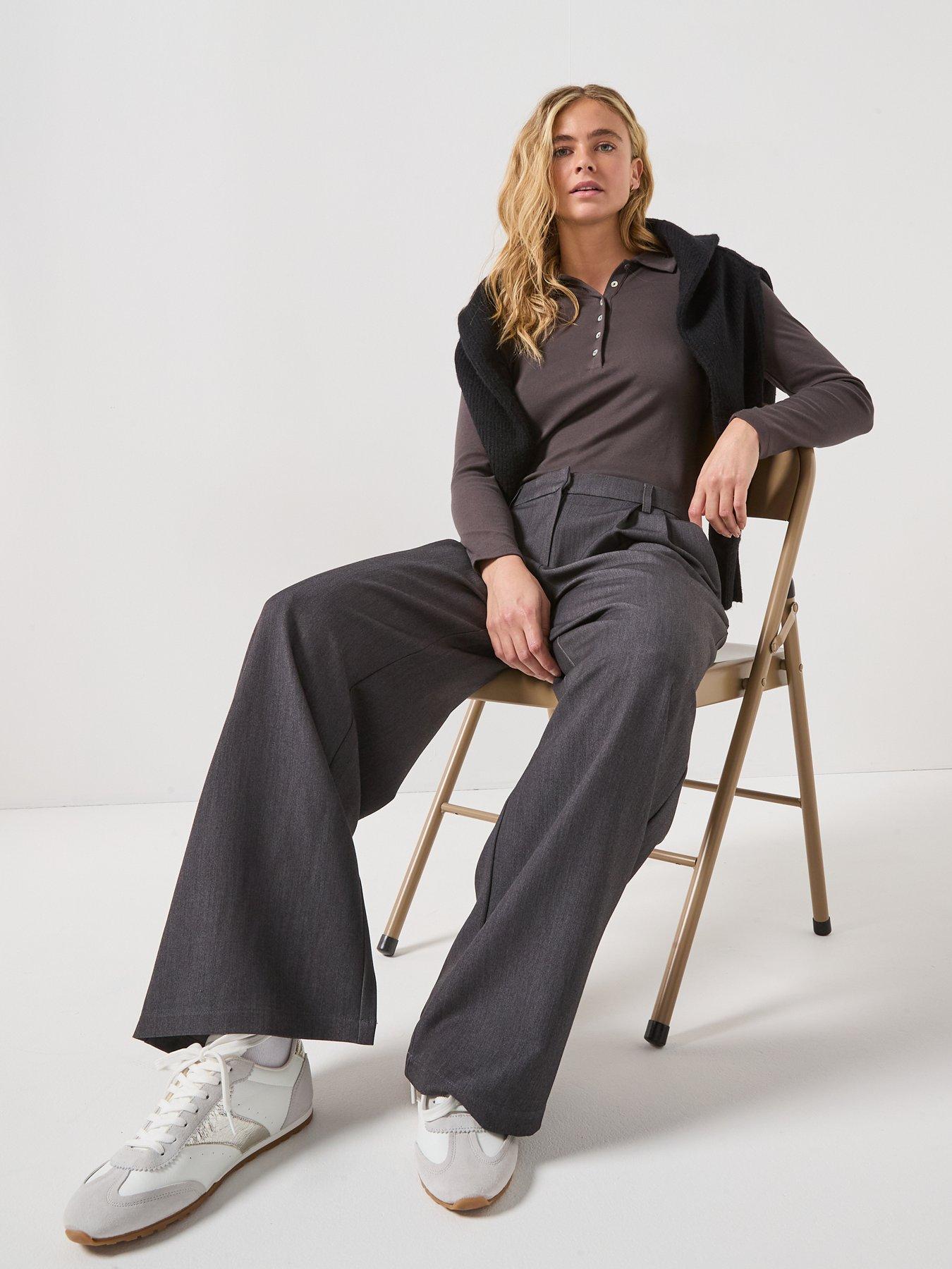 only-hattie-high-waisted-pleated-straight-trouser-greyoutfit