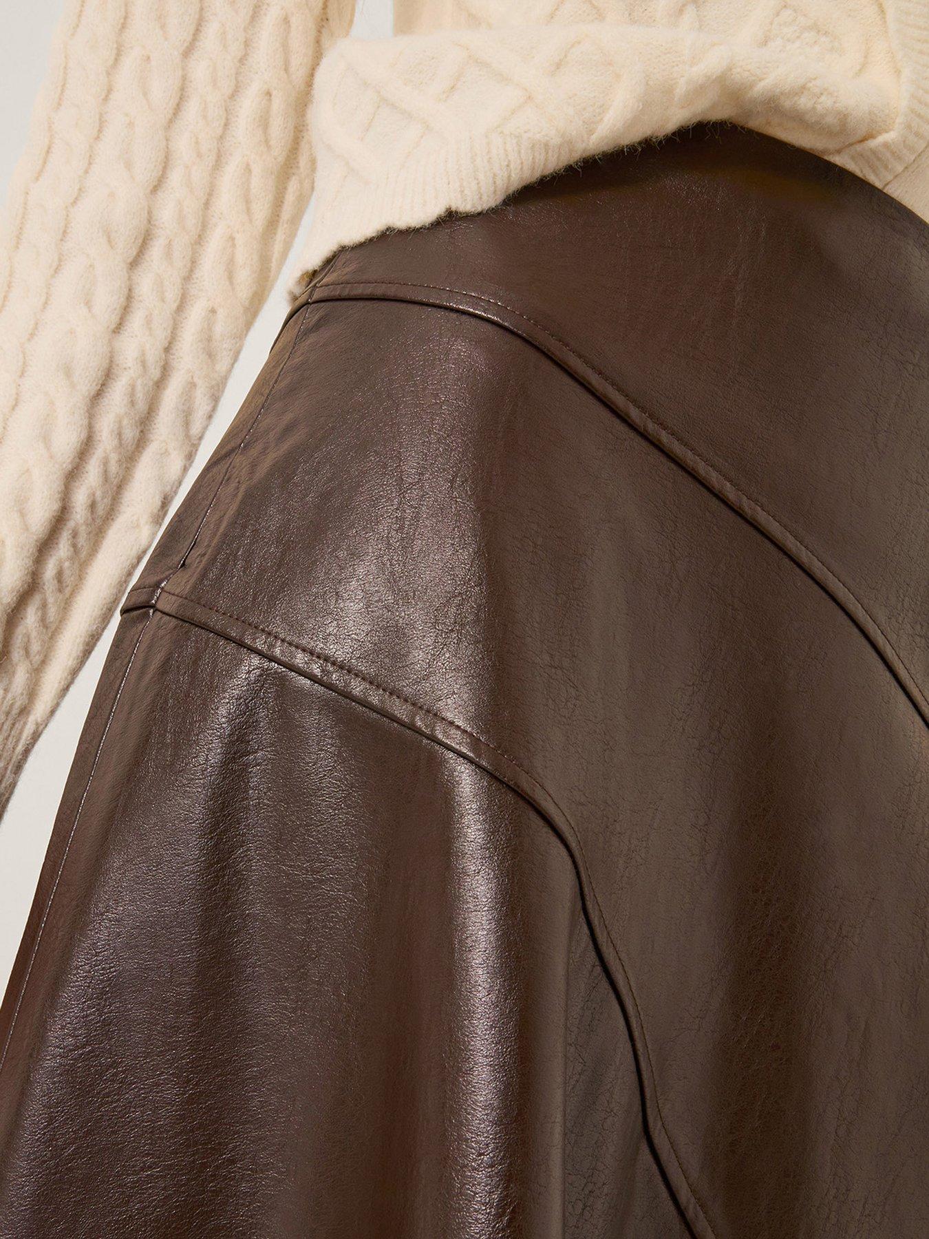 monsoon-marnie-seam-pu-skirtoutfit