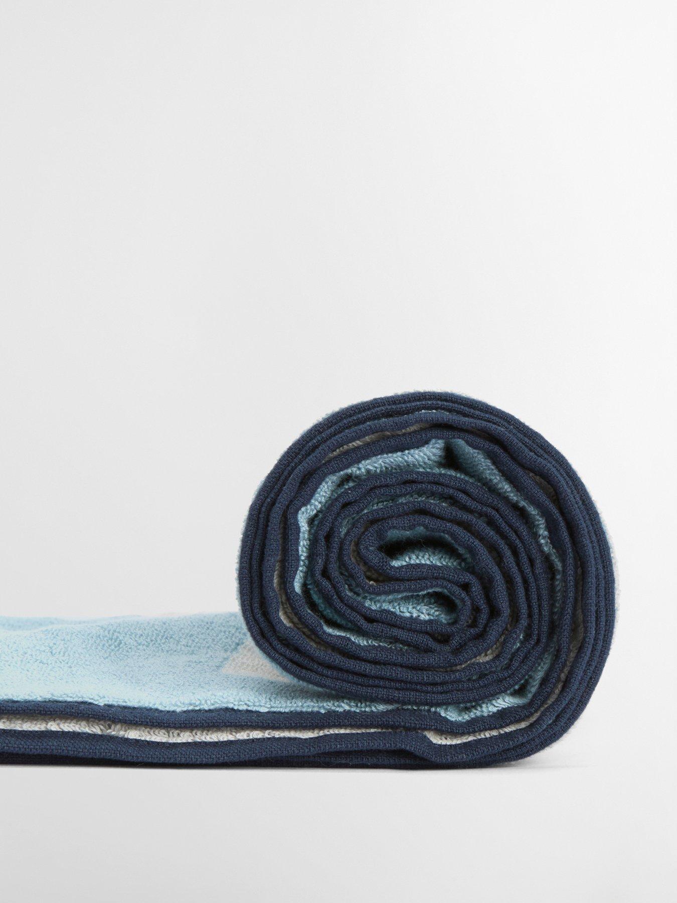 barbour-archive-beach-towel-bluedetail