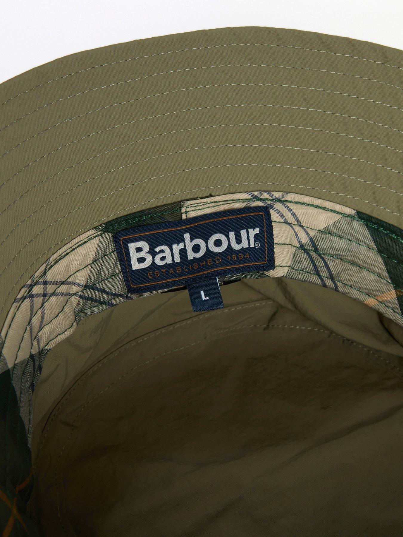 barbour-tracker-showerproof-bucket-hat-khaki-dark-greenoutfit