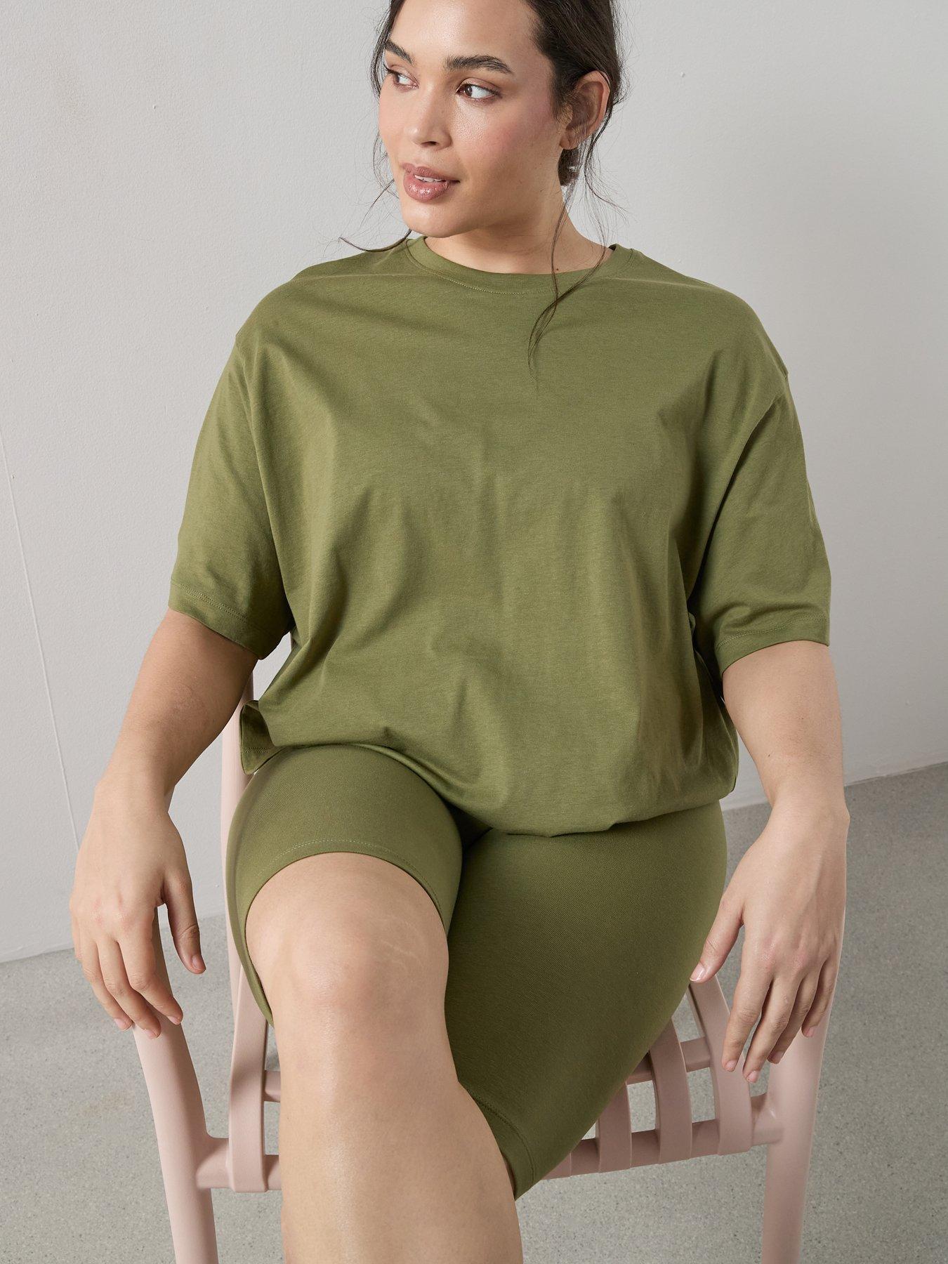 Image 4 of 6 of The Very Collection Curve Oversized T-Shirt &amp; Cycling Short Set