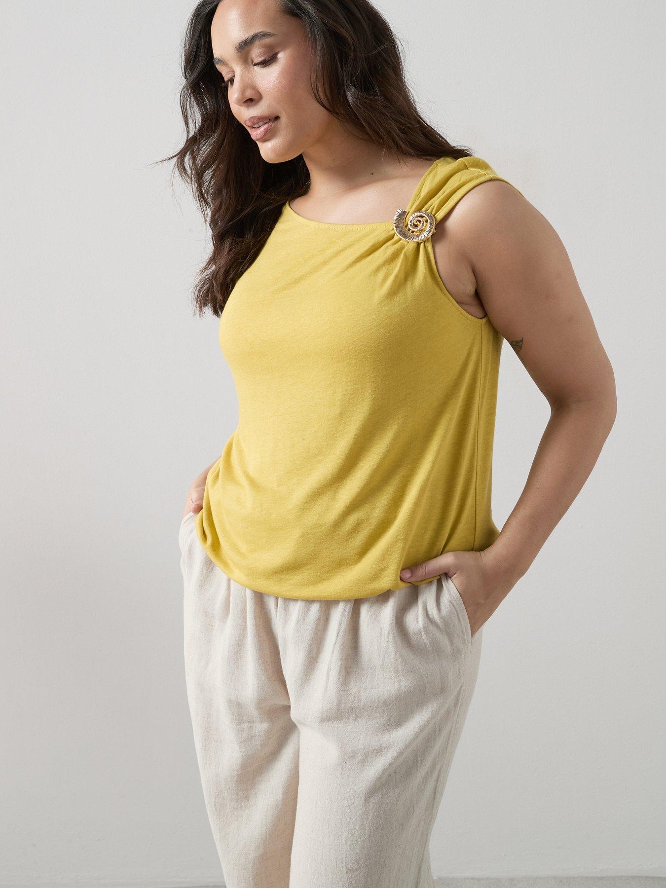 the-very-collection-curve-shell-trim-banded-hem-top-yellowfront