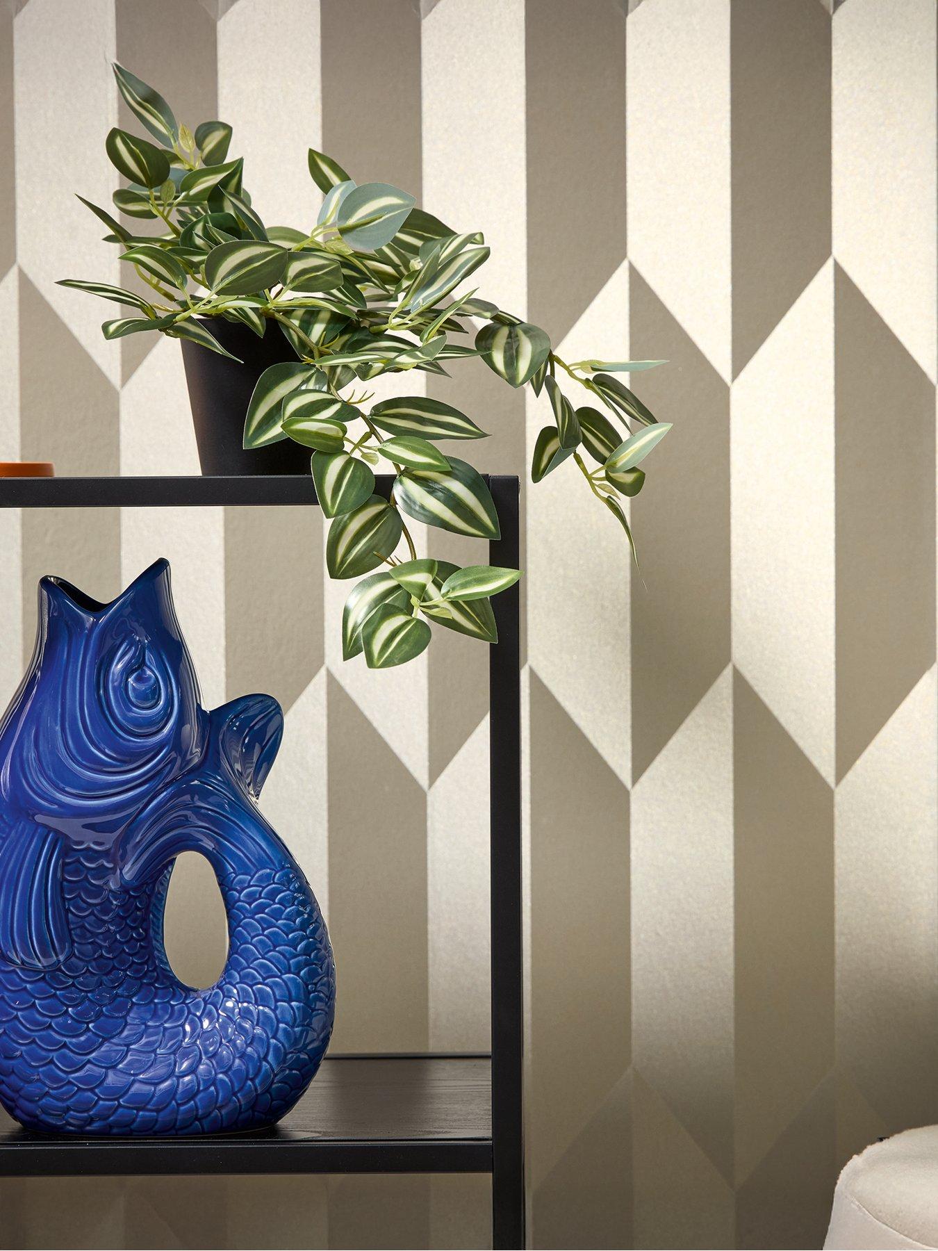 cosmoliving-by-cosmopolitan-graphic-groove-edge-metallic-non-woven-wallpaper