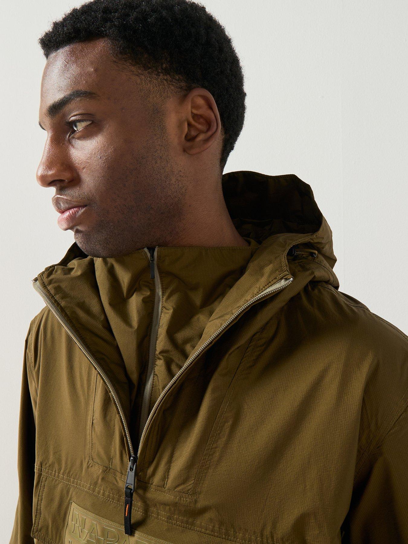 napapijri-mens-next-raincoat-greenoutfit