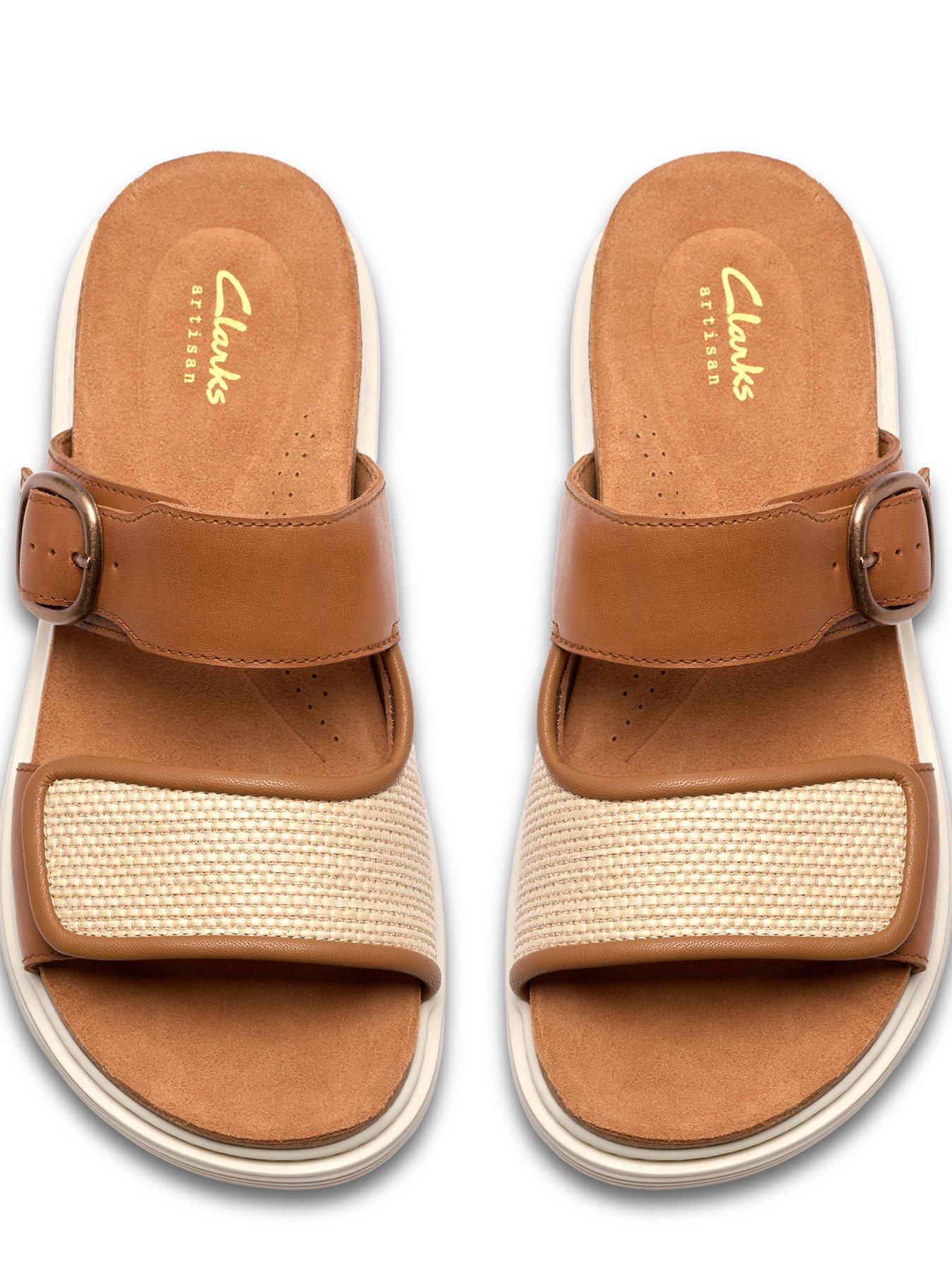 clarks-arwell-step-sandals-tan-leatheroutfit