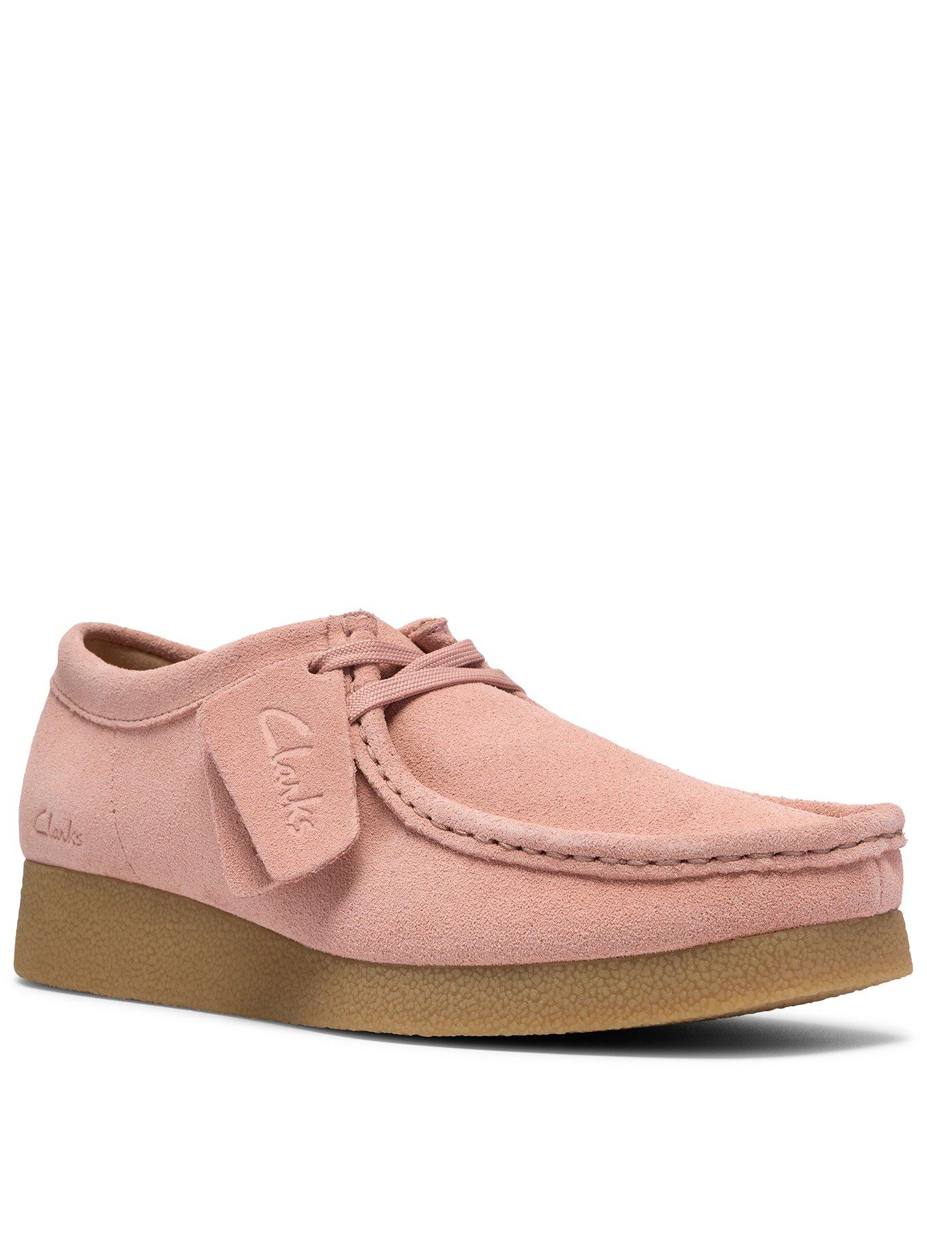 clarks-wallabeeevosh-shoes-light-pink-suedefront