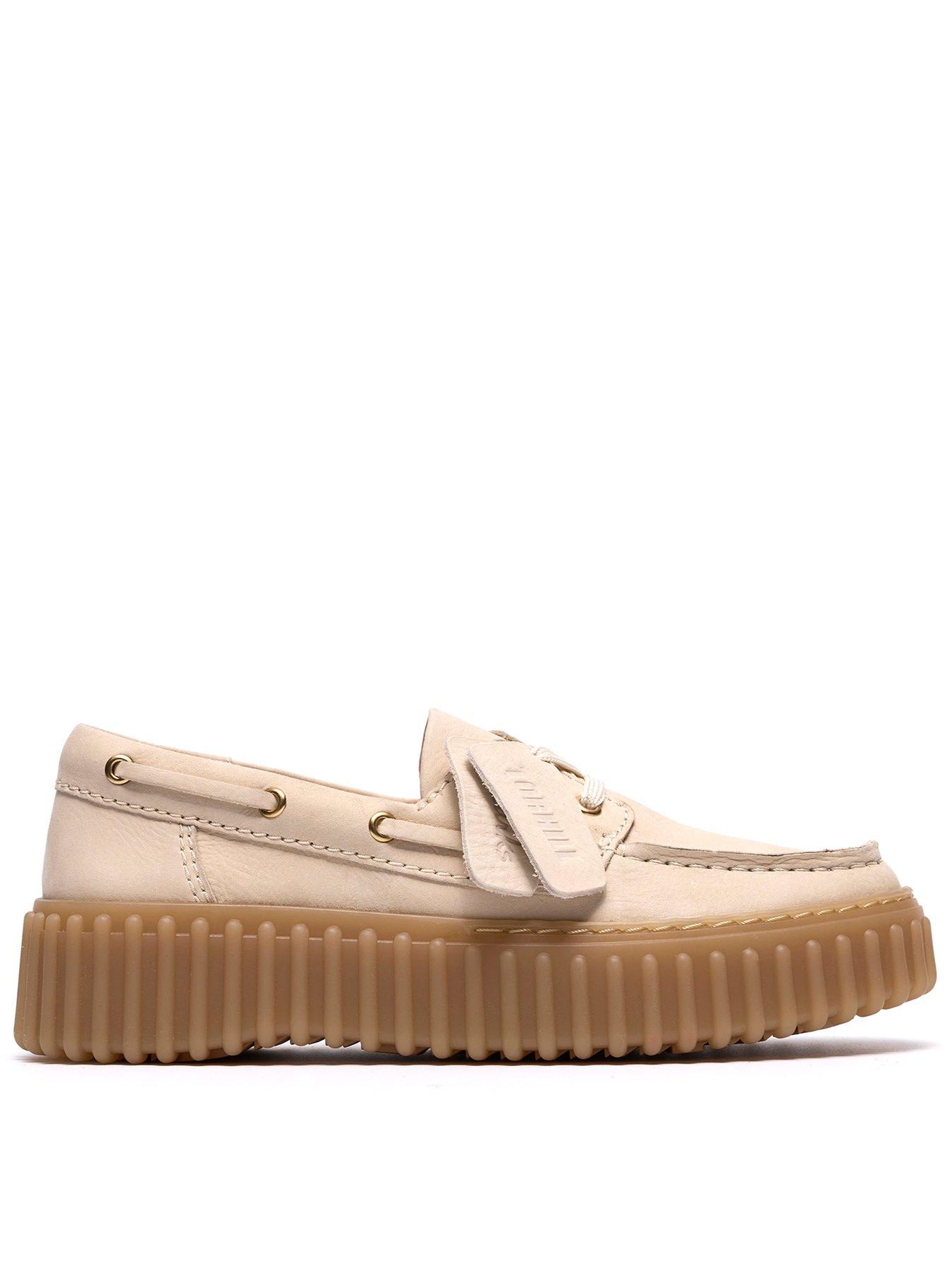 clarks-torhill-boat-shoes-cream-nubuckfront
