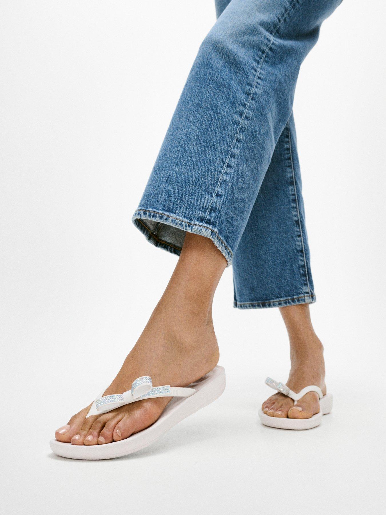 Image 4 of 5 of FitFlop Iqushion Glitz Bow Flip-flops - Urban White