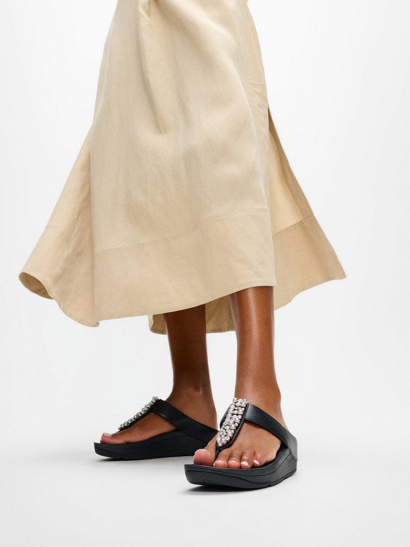 fitflop-fino-pearls-and-crystal-toe-post-sandals-black