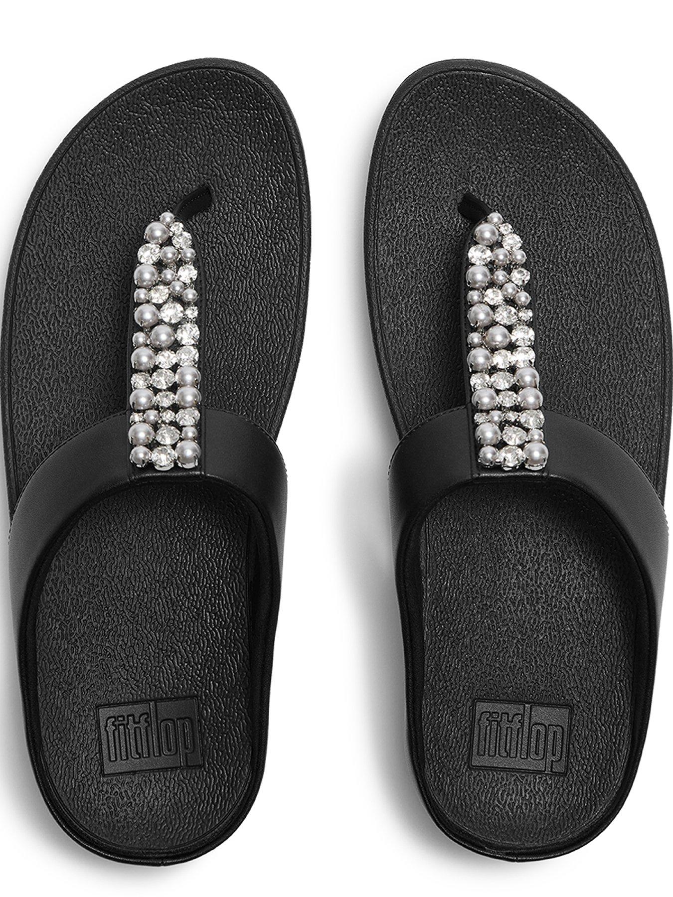 fitflop-fino-pearls-and-crystal-toe-post-sandals-blackoutfit