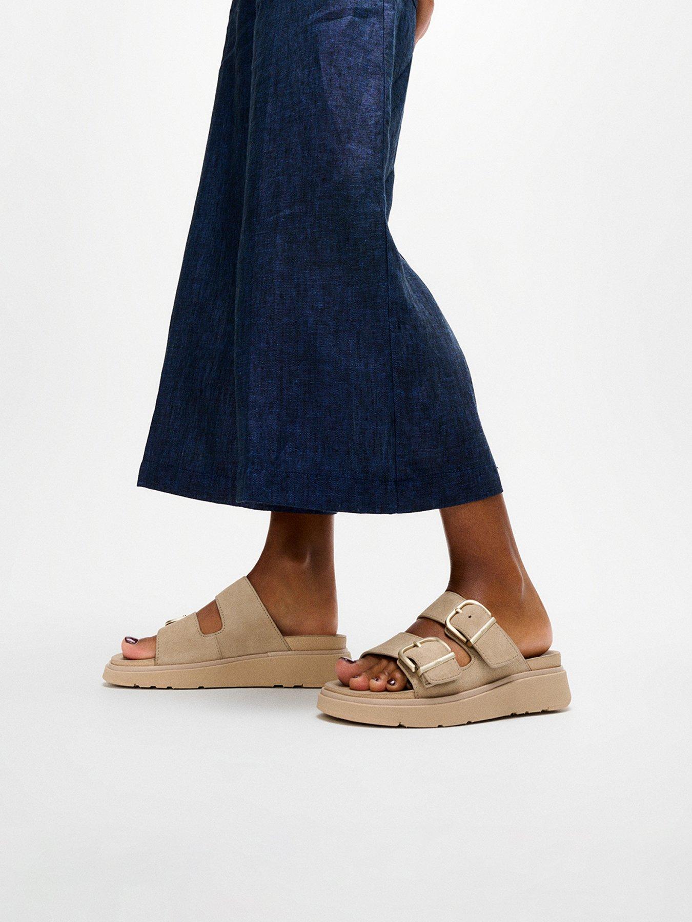 fitflop-gen-ff-buckle-two-bar-leather-slides-cappuccinofront