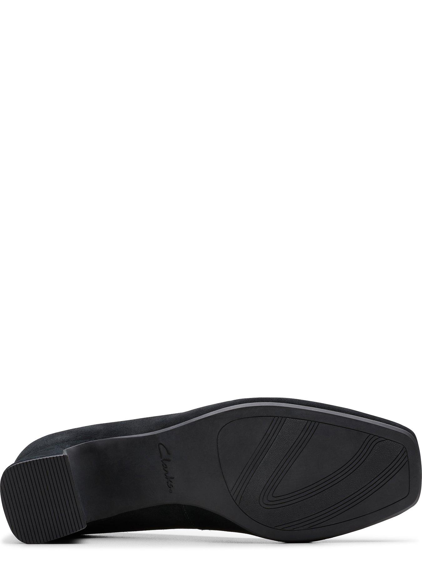 clarks-fernie-block-heel-suede-court-blackdetail